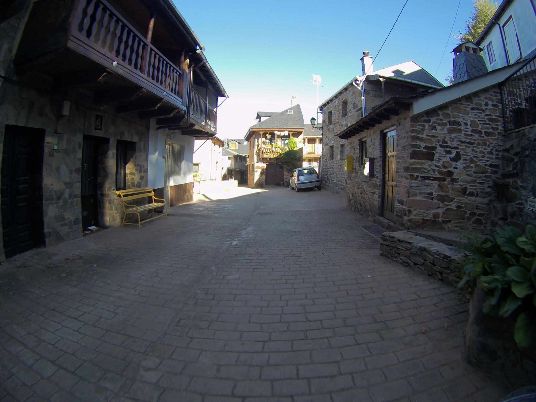 Street view near Casa Rural las Hilanderas, Castropodame — © camperxr (CC BY-SA · Mapillary)