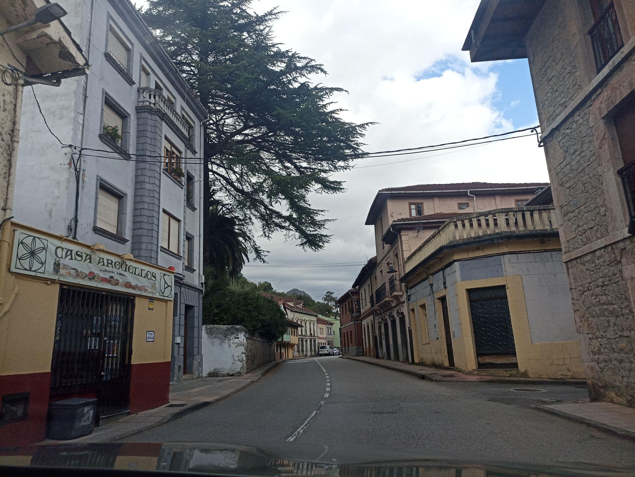 Street view near Hotel Playa Poniente, Castandiello — © toniserra (CC BY-SA · Mapillary)
