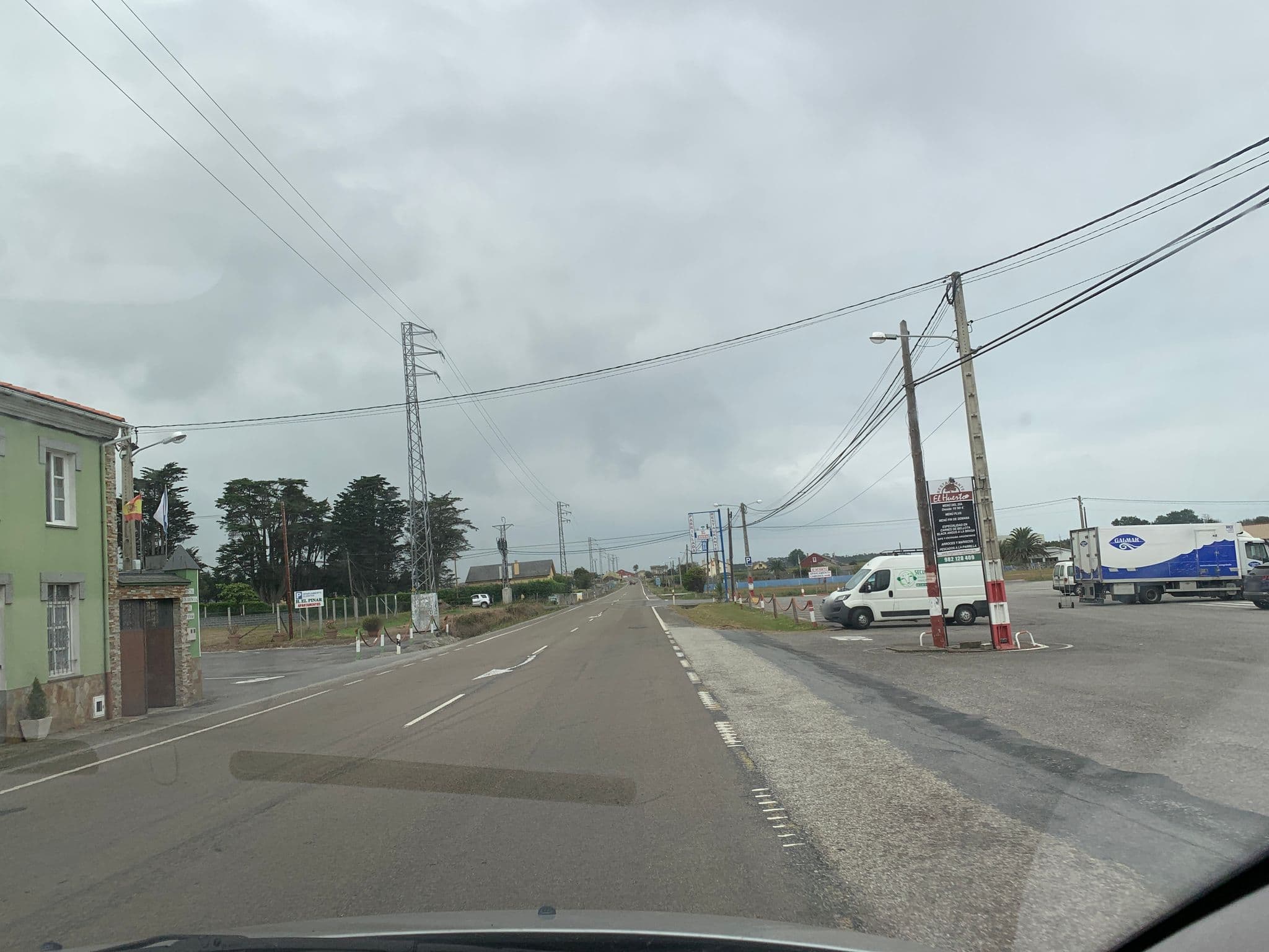 Street view near Hostal pinar, Ribadeo — © robot8a (CC BY-SA · Mapillary)