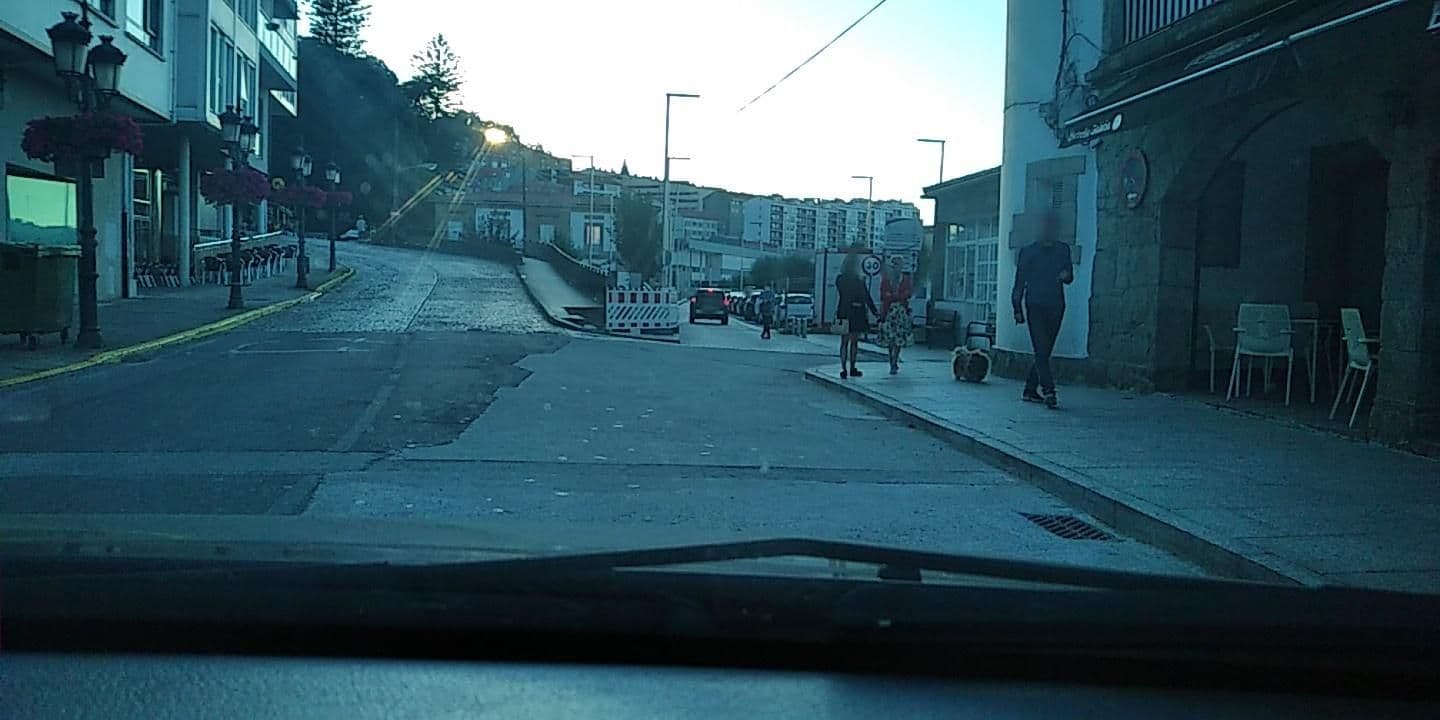 Street view near Casa Do Castelo de Andrade, Fene — © ladnarg (CC BY-SA · Mapillary)