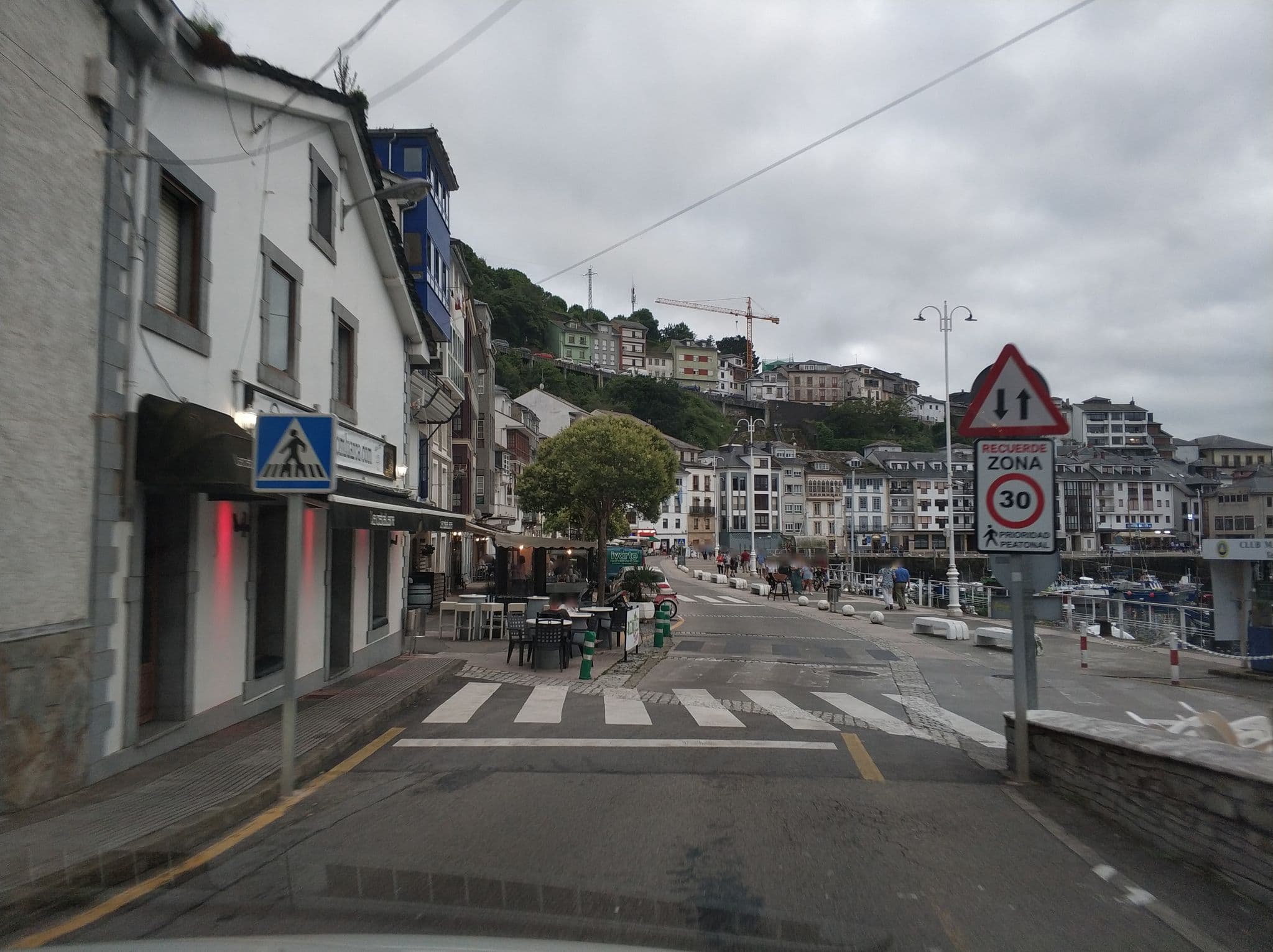 Street view near Apartamentos turísticos Vistademar, Navia — © sanchi (CC BY-SA · Mapillary)