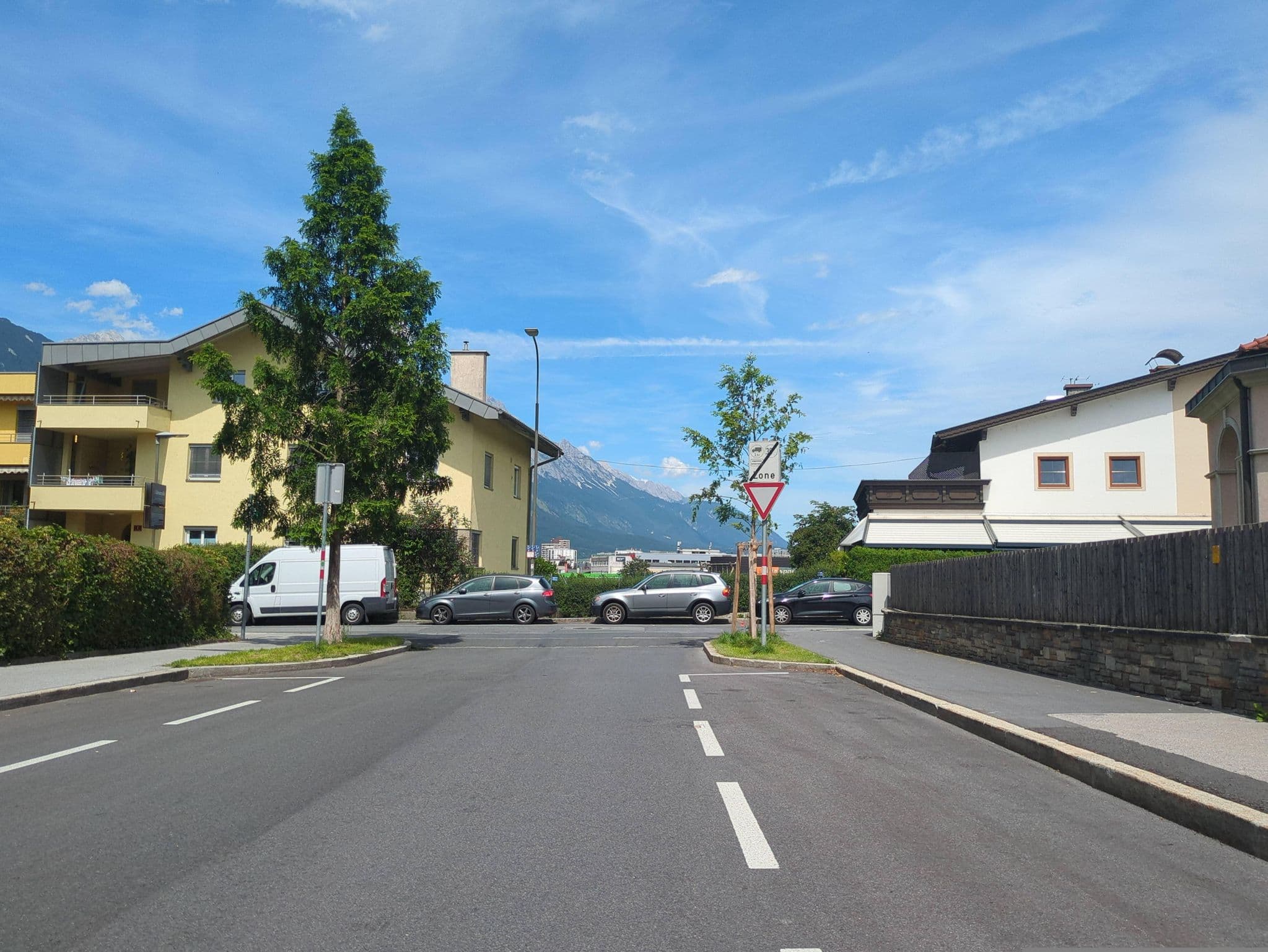 Street view near Pension Amraserhof, Pradl — © innsbruck-barrierefrei (CC BY-SA · Mapillary)