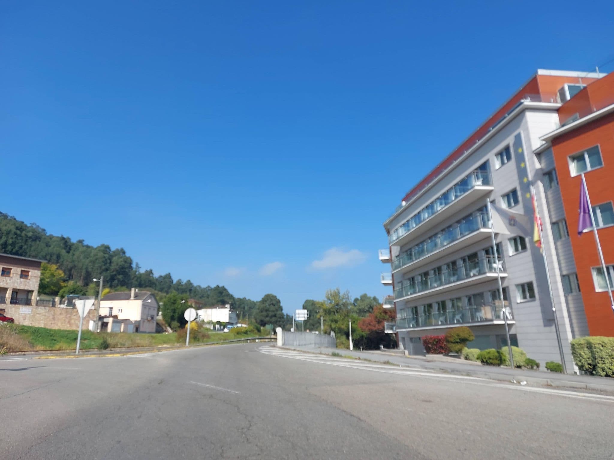 Street view near Hotel Las Sirenas 3***, Viveiro — © 5rmft (CC BY-SA · Mapillary)