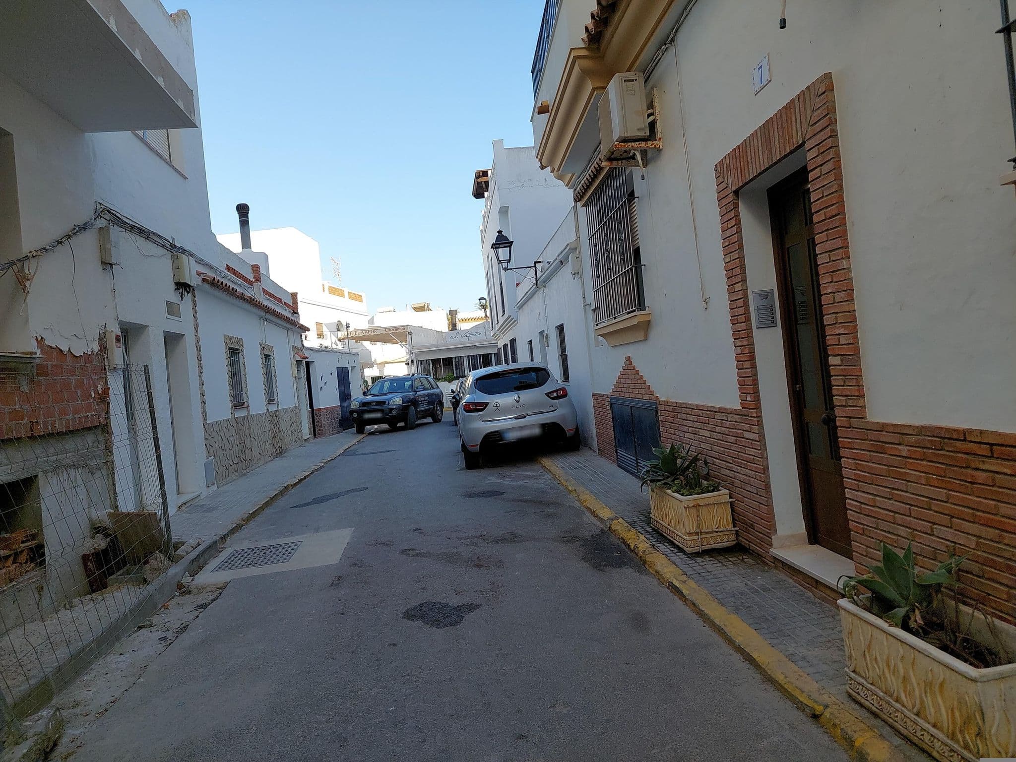 Street view near Hostal Sofia, Zahara de los Atunes — © robertogeb (CC BY-SA · Mapillary)