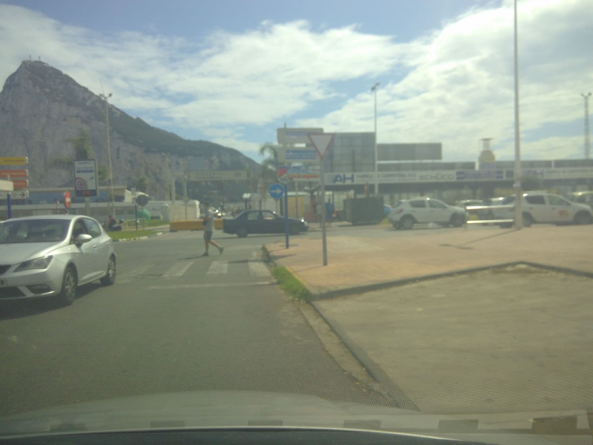 Street view near Ohtels Campo de Gibraltar, La Línea de la Concepción — © gdanix (CC BY-SA · Mapillary)