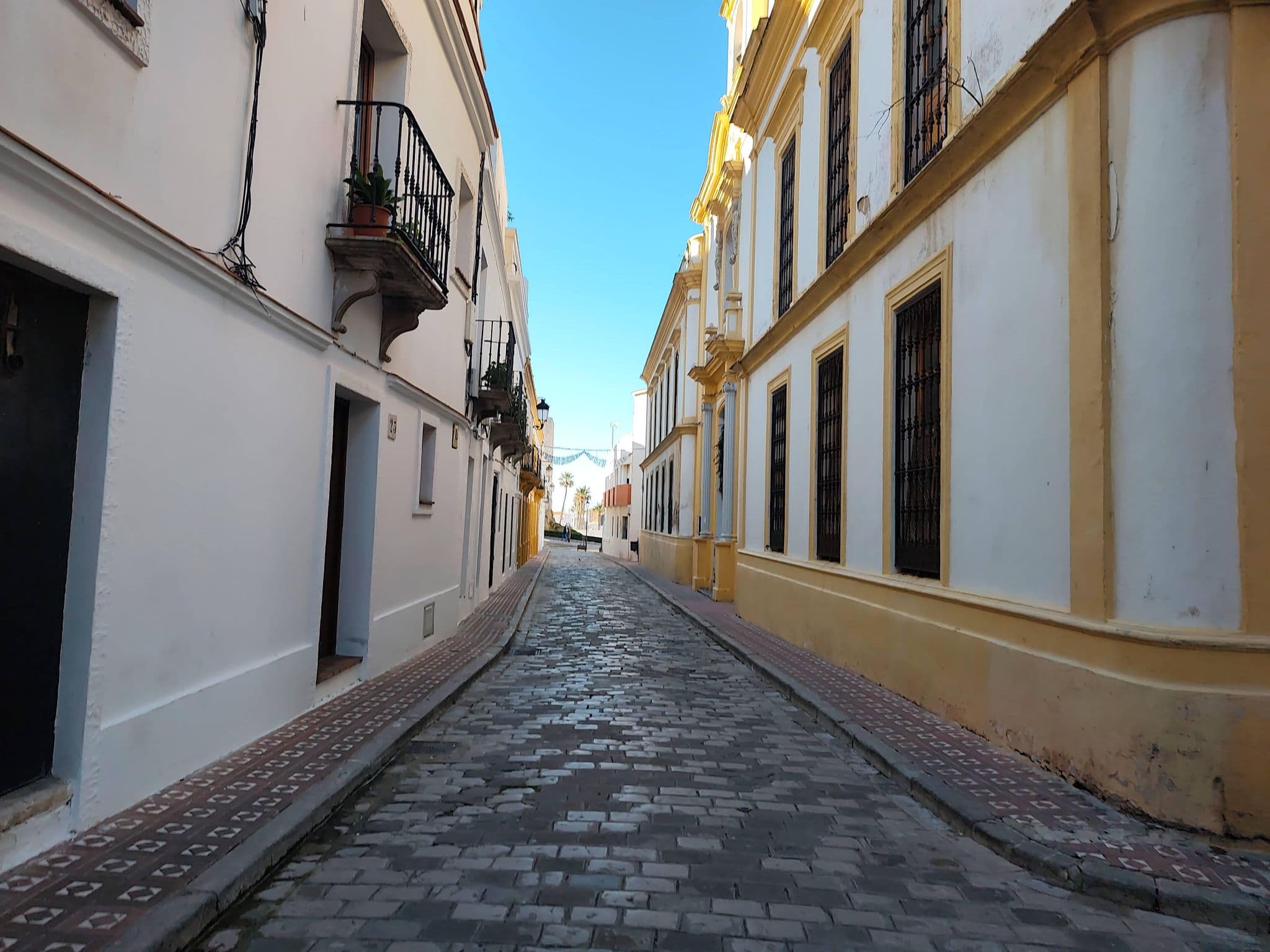 Street view near Tarifa Castillo, Tarifa — © Duro (CC BY-SA · Mapillary)