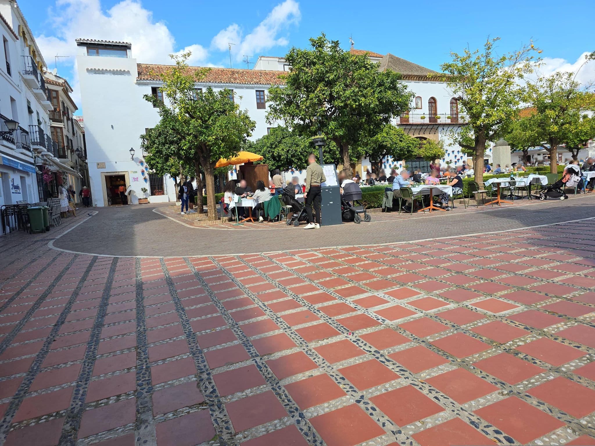 Street view near Monte Paraioso Marbella, Marbella — © filipc (CC BY-SA · Mapillary)