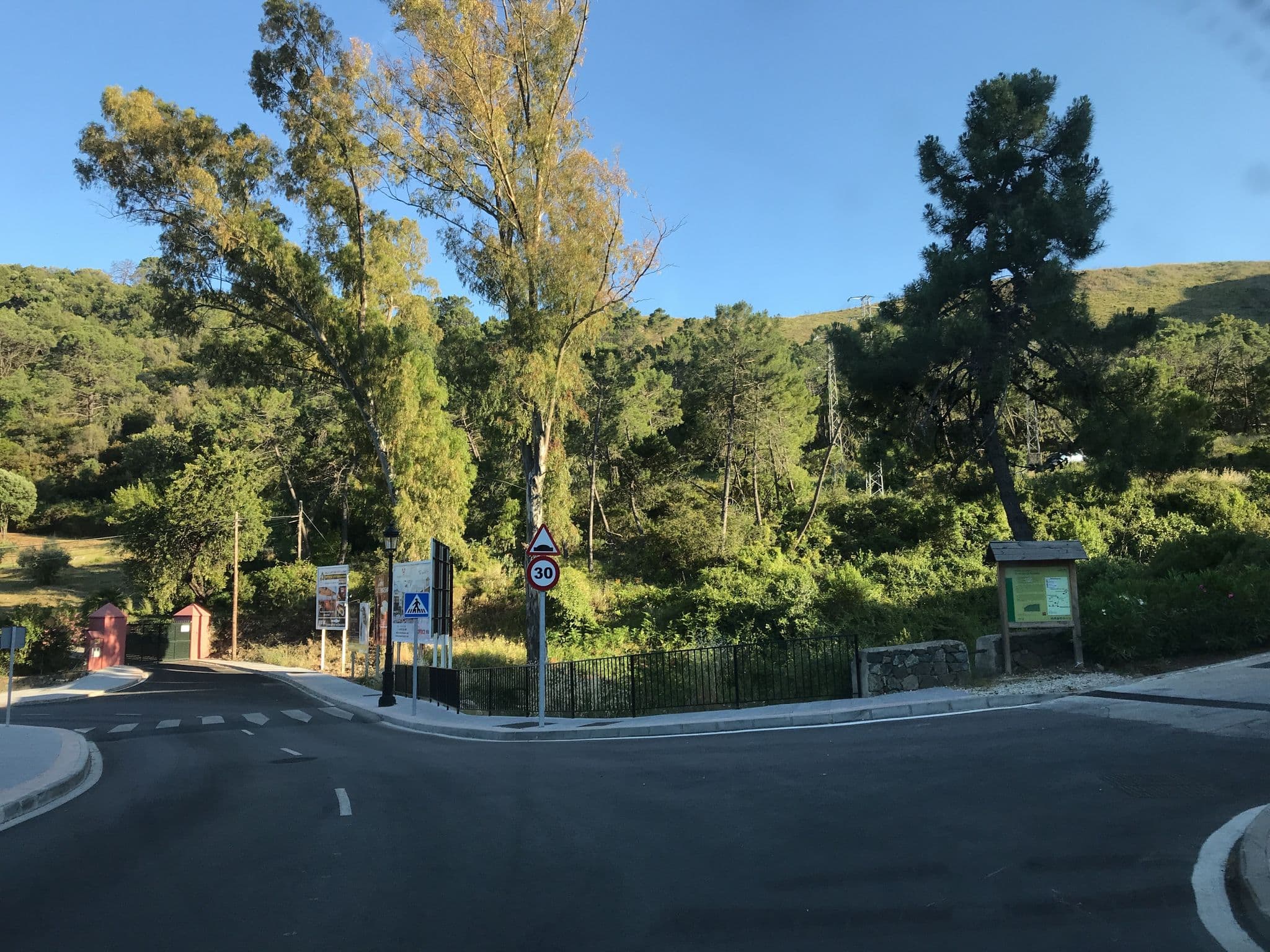 Street view near El Casar Apartments, Benahavís — © ottor (CC BY-SA · Mapillary)