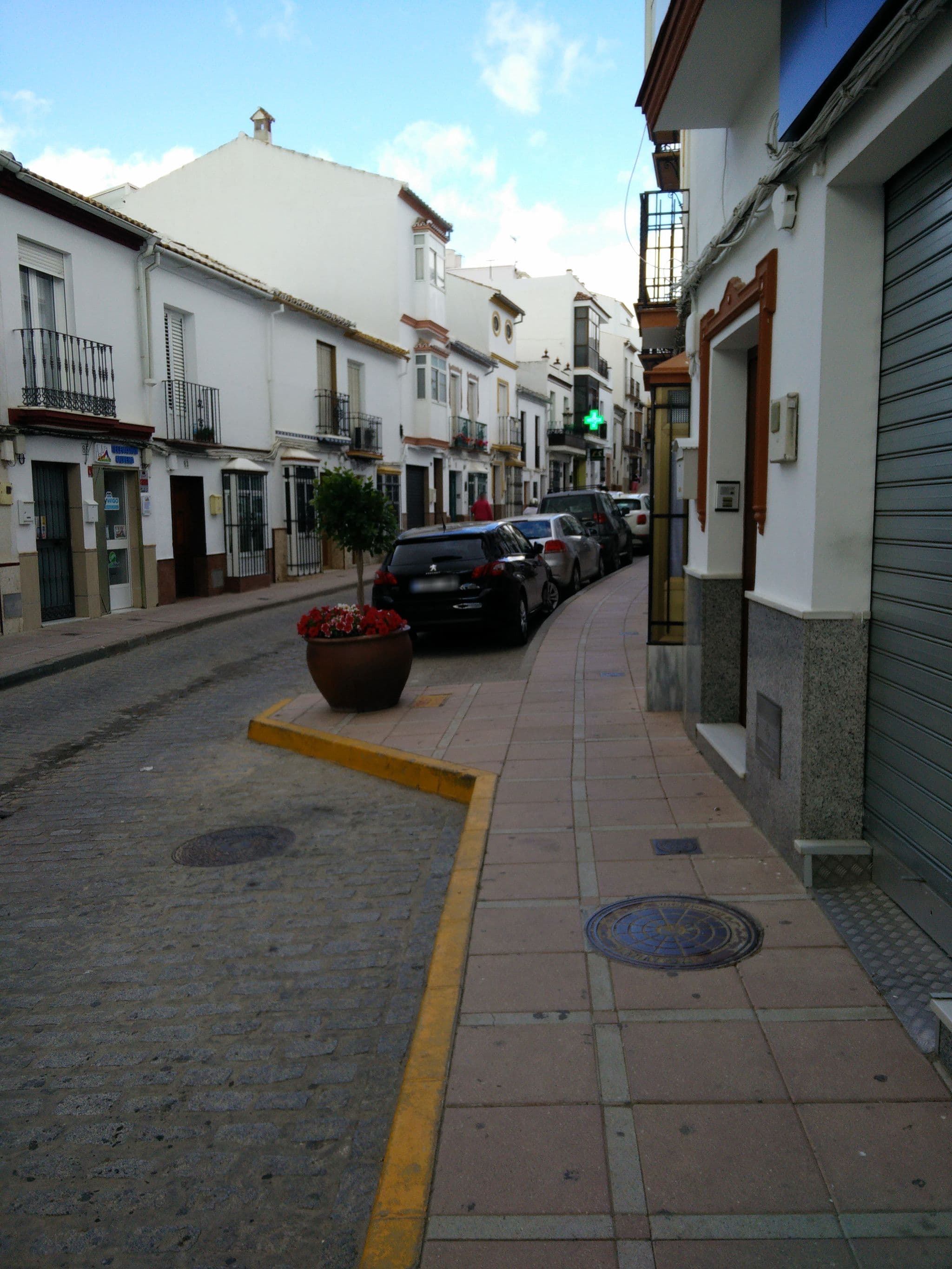 Street view near Frankie & Annie (Casa Zambra), Olvera — © bernardvoyageur (CC BY-SA · Mapillary)