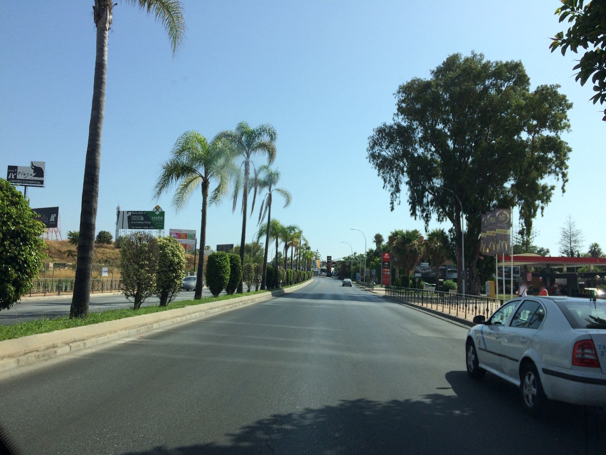 Street view near Los Alamos Hotel Malaga, Torremolinos — © klaberlang (CC BY-SA · Mapillary)
