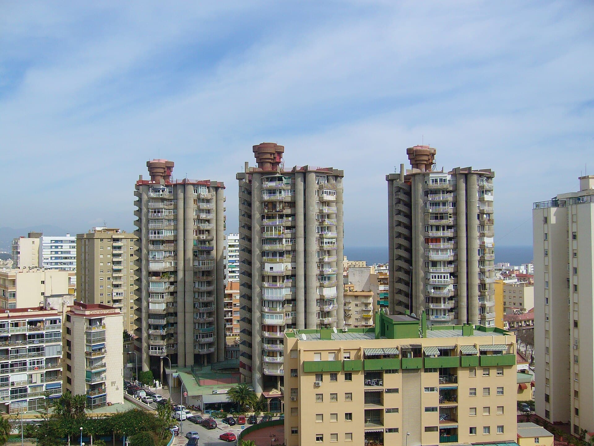 Tres Torres (via Wikimedia Commons, CC BY 3.0)