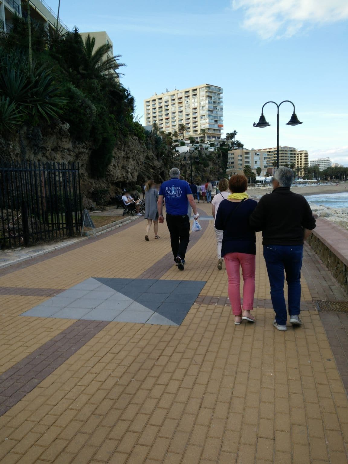Street view near Hostal Flor Blanco, Torremolinos — © bernardvoyageur (CC BY-SA · Mapillary)