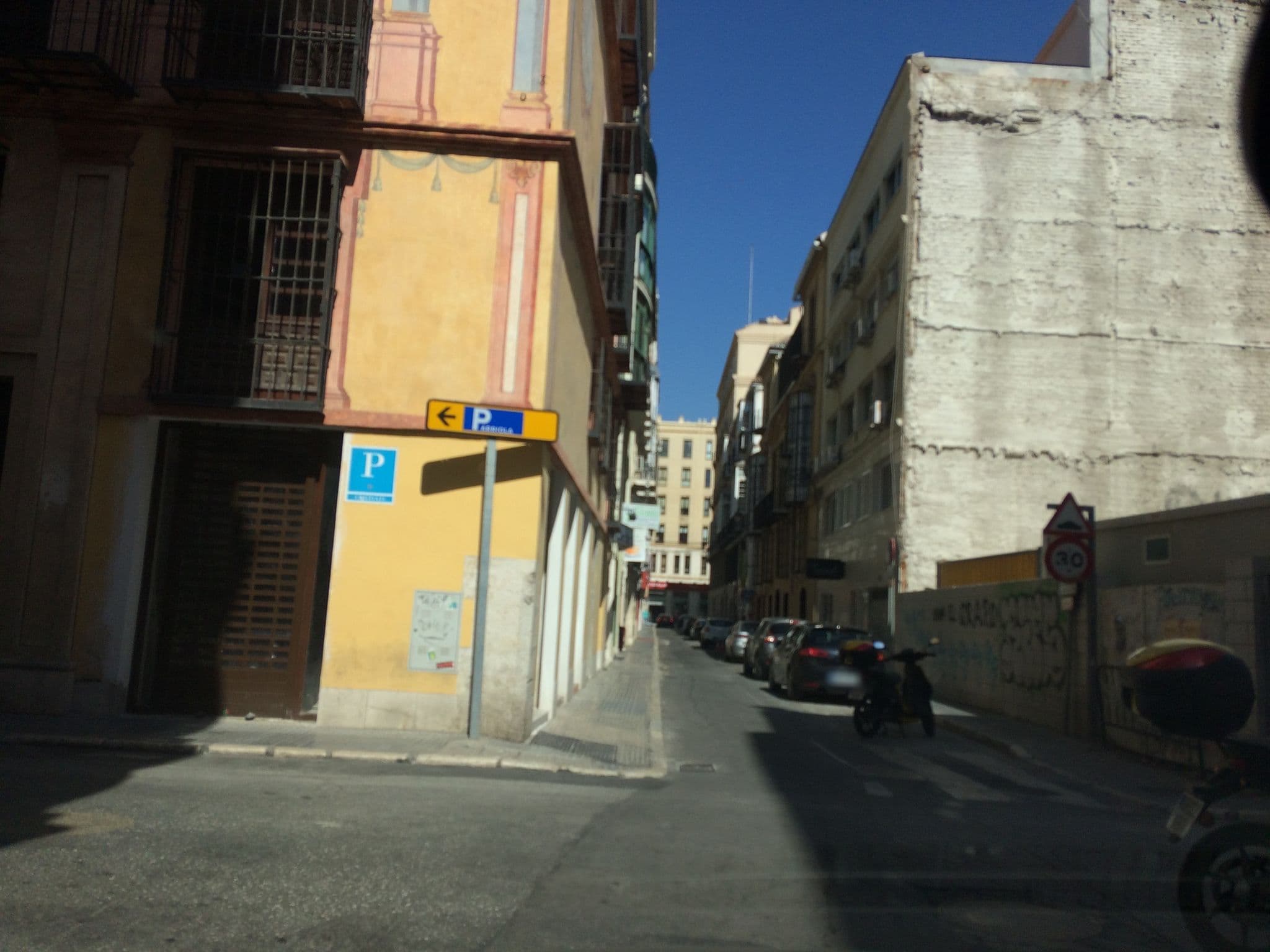 Street view near Lights Out Hostel, Málaga — © klaberlang (CC BY-SA · Mapillary)