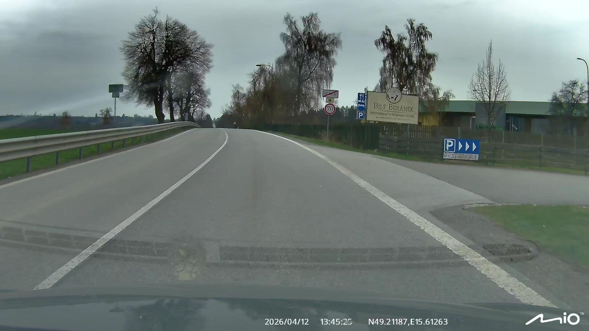 Street view near Hotel Bílý Beránek, Kněžice — © puky (CC BY-SA · Mapillary)
