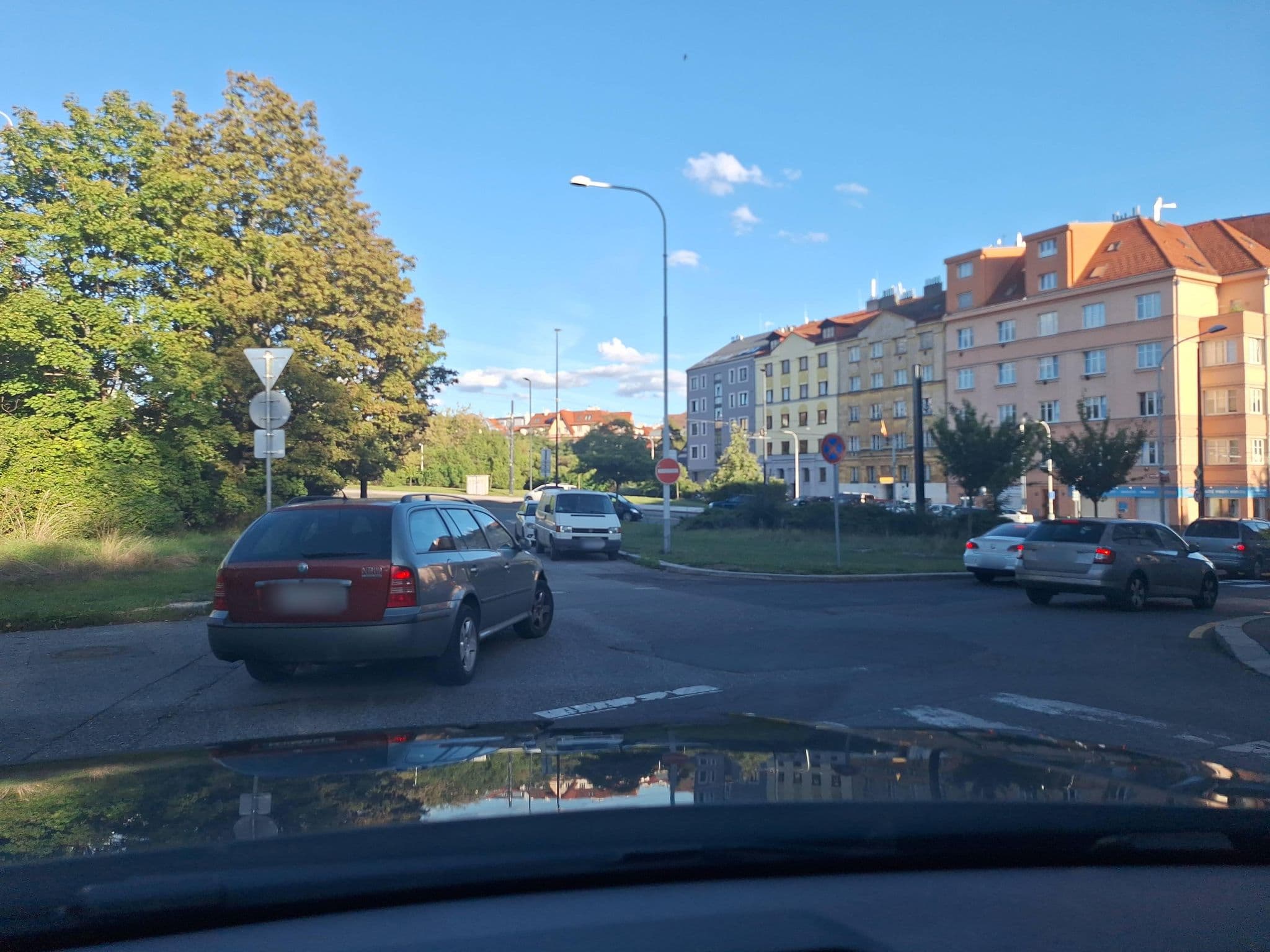 Street view near Hotel Jerabek, Libeň — © gob (CC BY-SA · Mapillary)