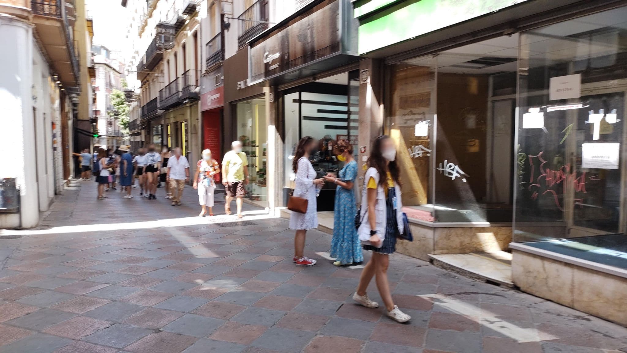 Street view near B-Suites Centro, Granada — © rsandu (CC BY-SA · Mapillary)