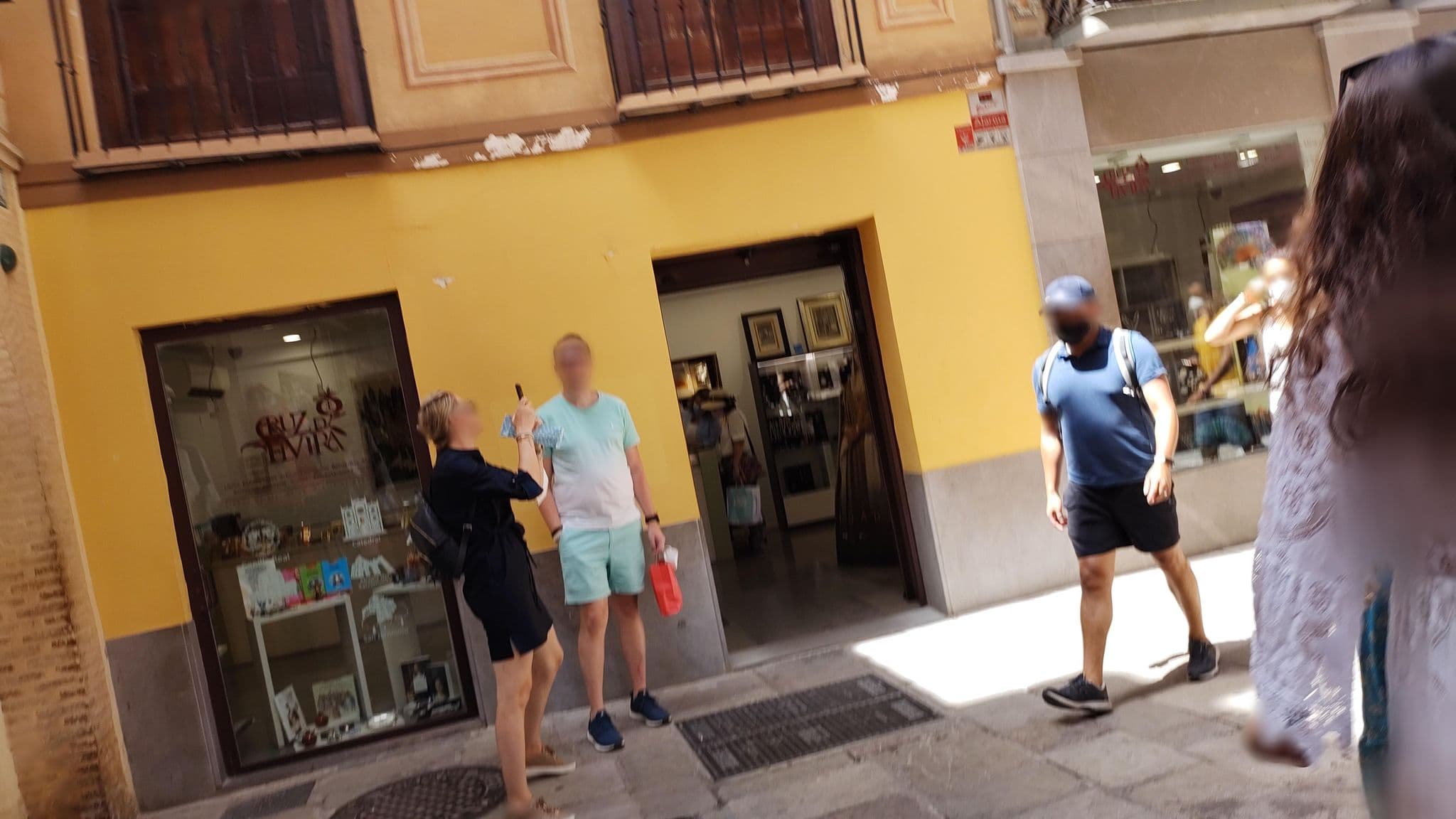 Street view near Apartamentos La Alcaiceria, Granada — © rsandu (CC BY-SA · Mapillary)