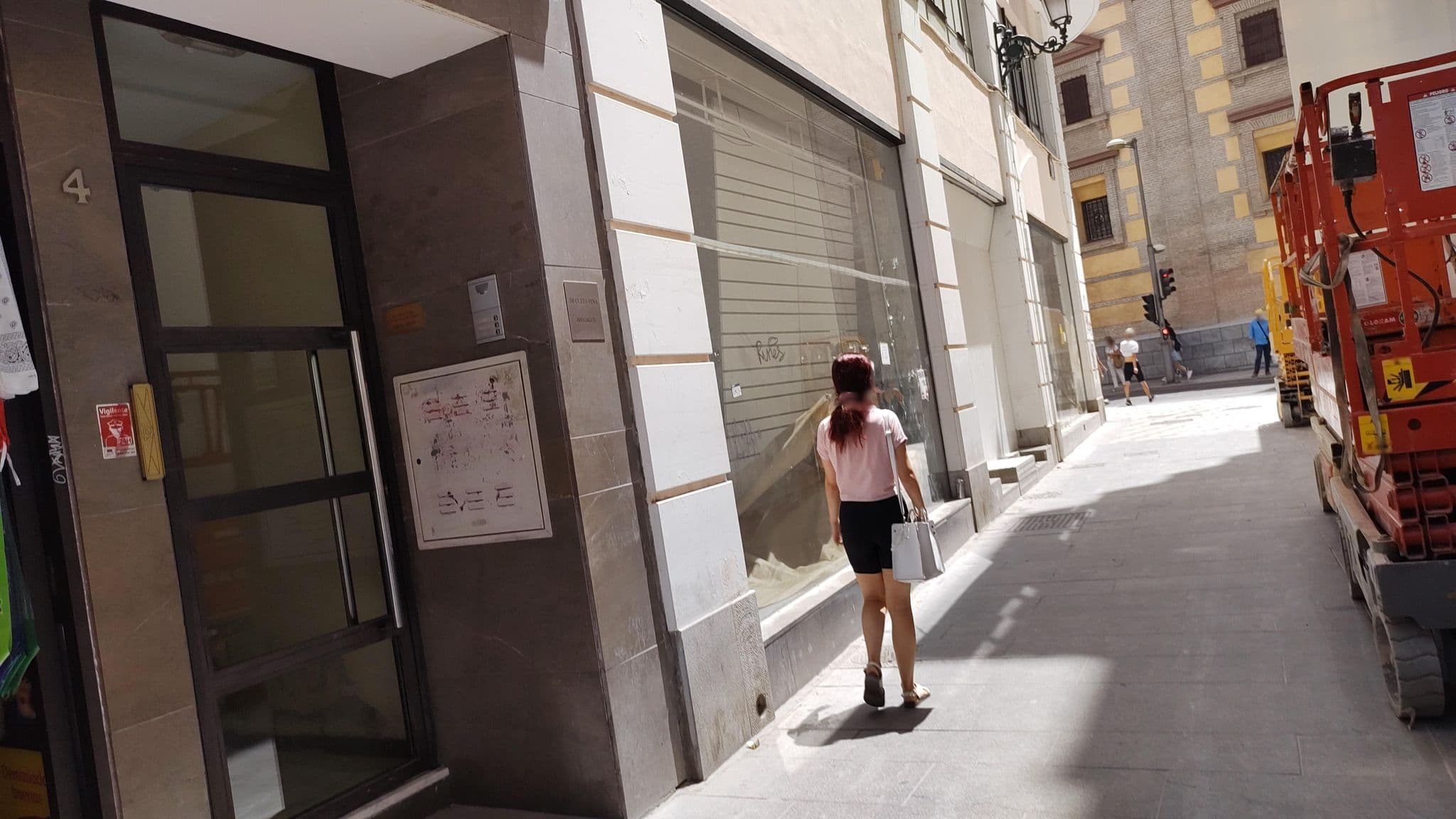 Street view near Hostal Recogidas, Granada — © rsandu (CC BY-SA · Mapillary)