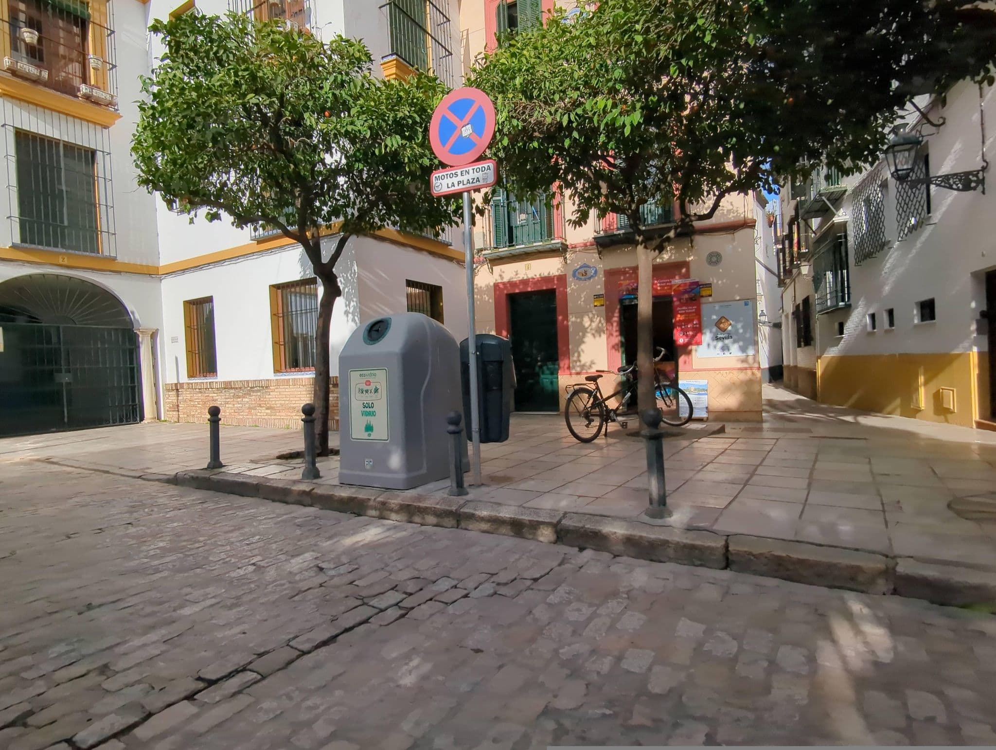 Street view near Apartment At Santa Cruz, Sevilla — © miguel_andrade (CC BY-SA · Mapillary)