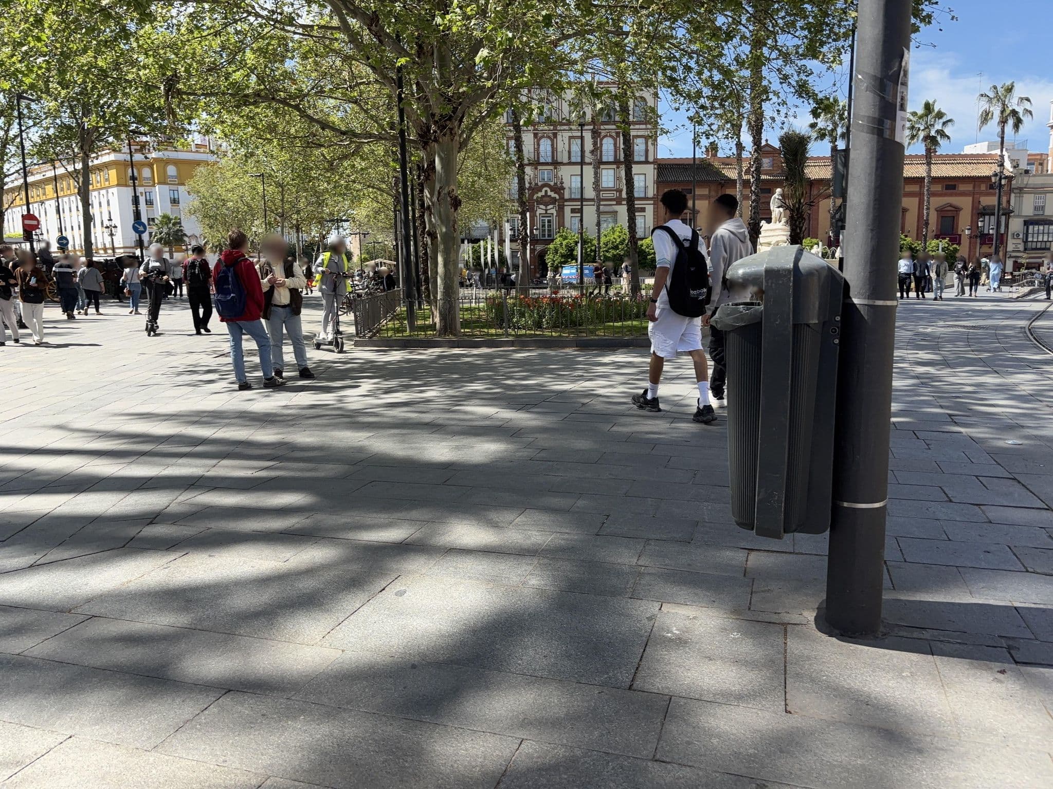 Street view near Apt. Flota, Sevilla — © seraq (CC BY-SA · Mapillary)
