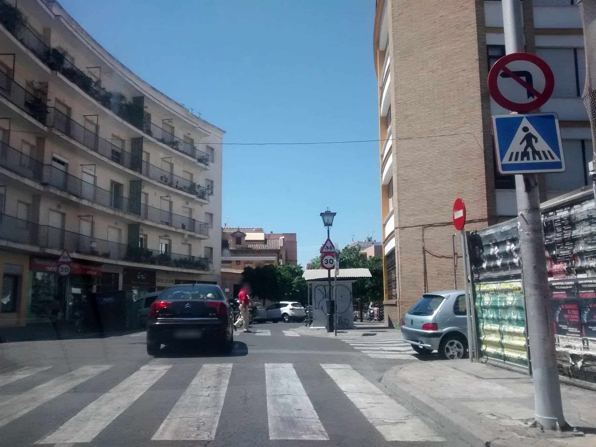 Street view near Casas y Patios de Sevilla, Sevilla — © erielkhan (CC BY-SA · Mapillary)