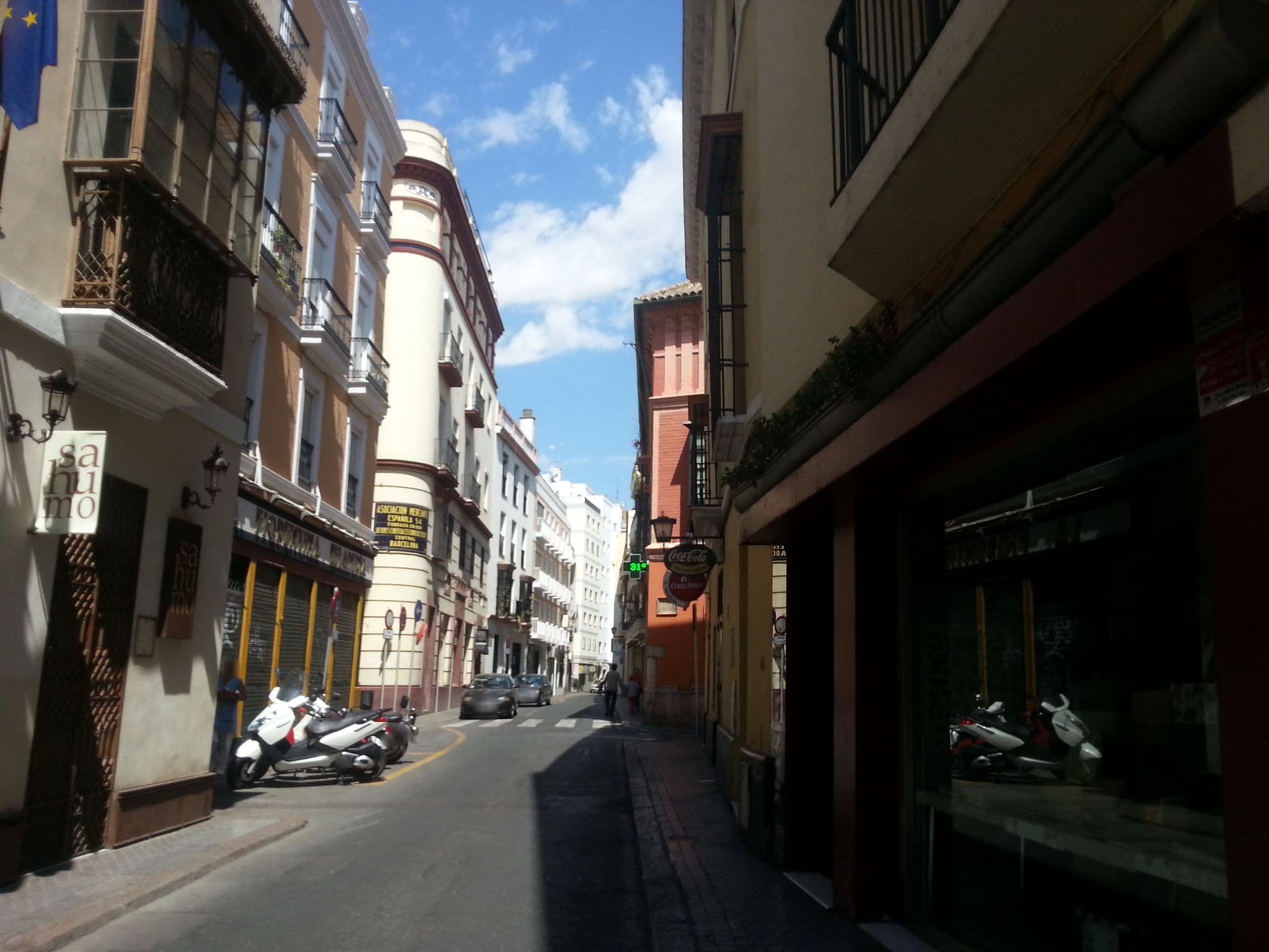 Street view near Apartementos Plaza Nueva, Sevilla — © paulinus (CC BY-SA · Mapillary)