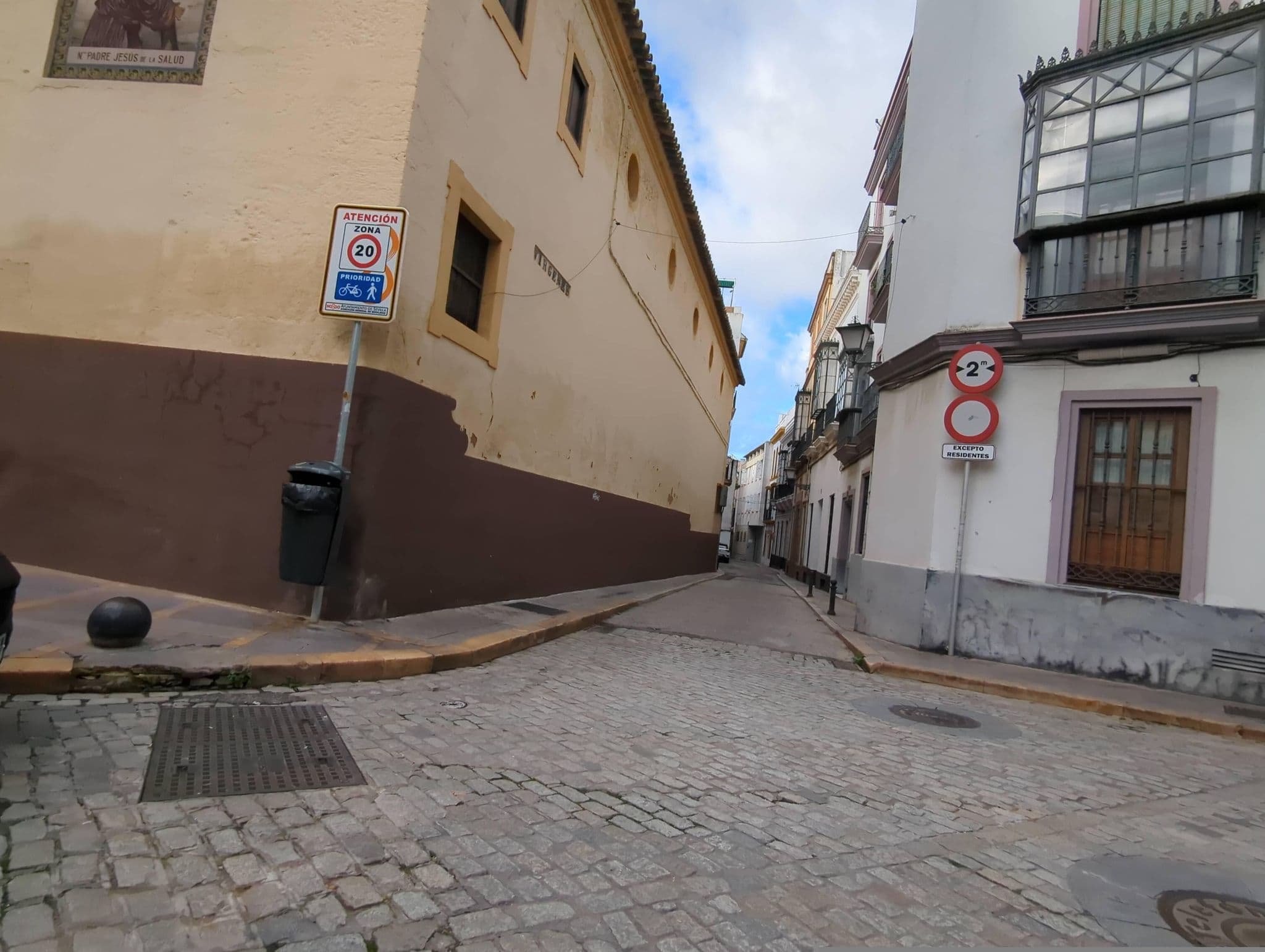 Street view near Apartamentos Conde De Ibarra, Sevilla — © miguel_andrade (CC BY-SA · Mapillary)