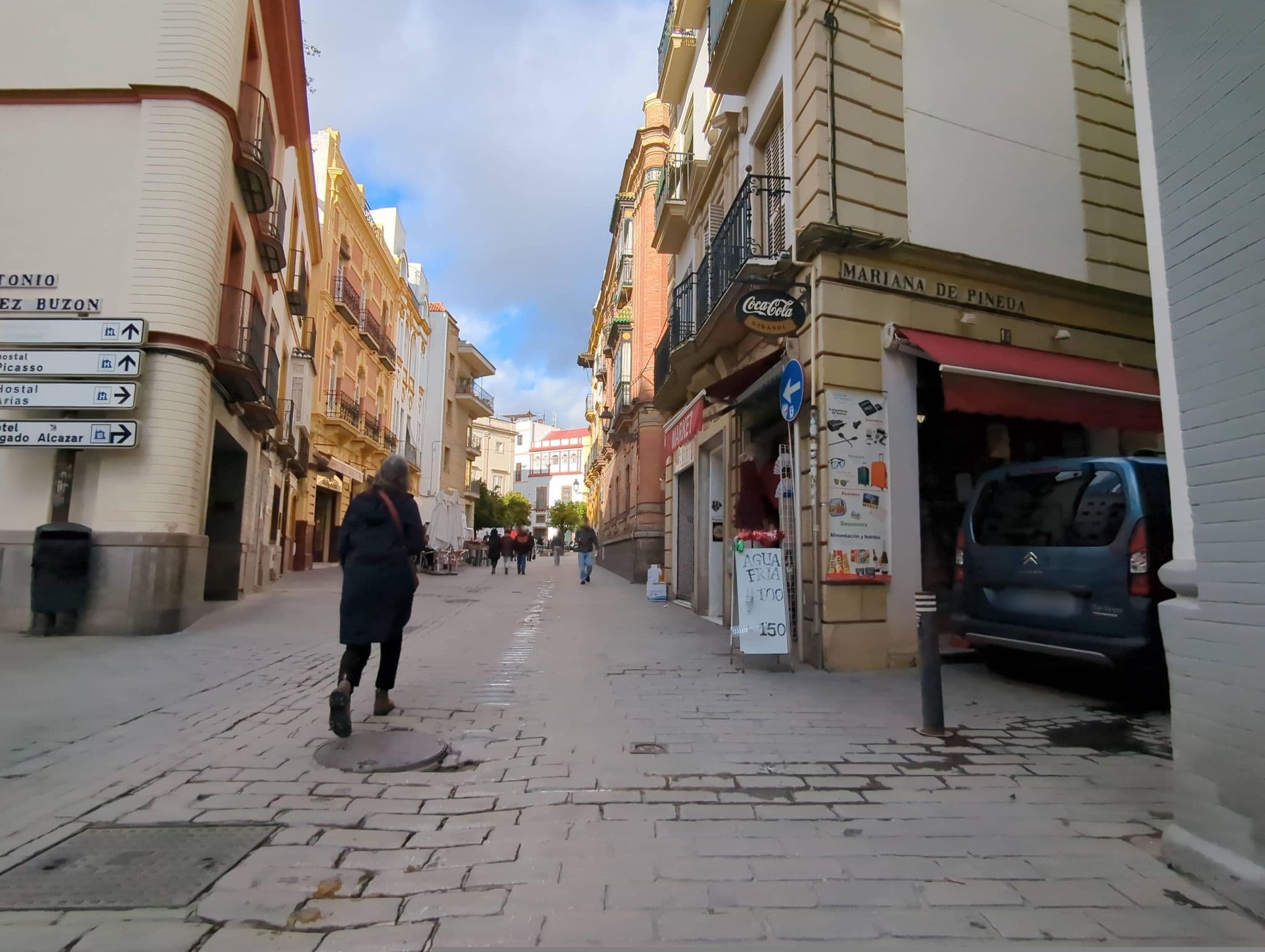 Street view near Casa De Mariana, Sevilla — © miguel_andrade (CC BY-SA · Mapillary)
