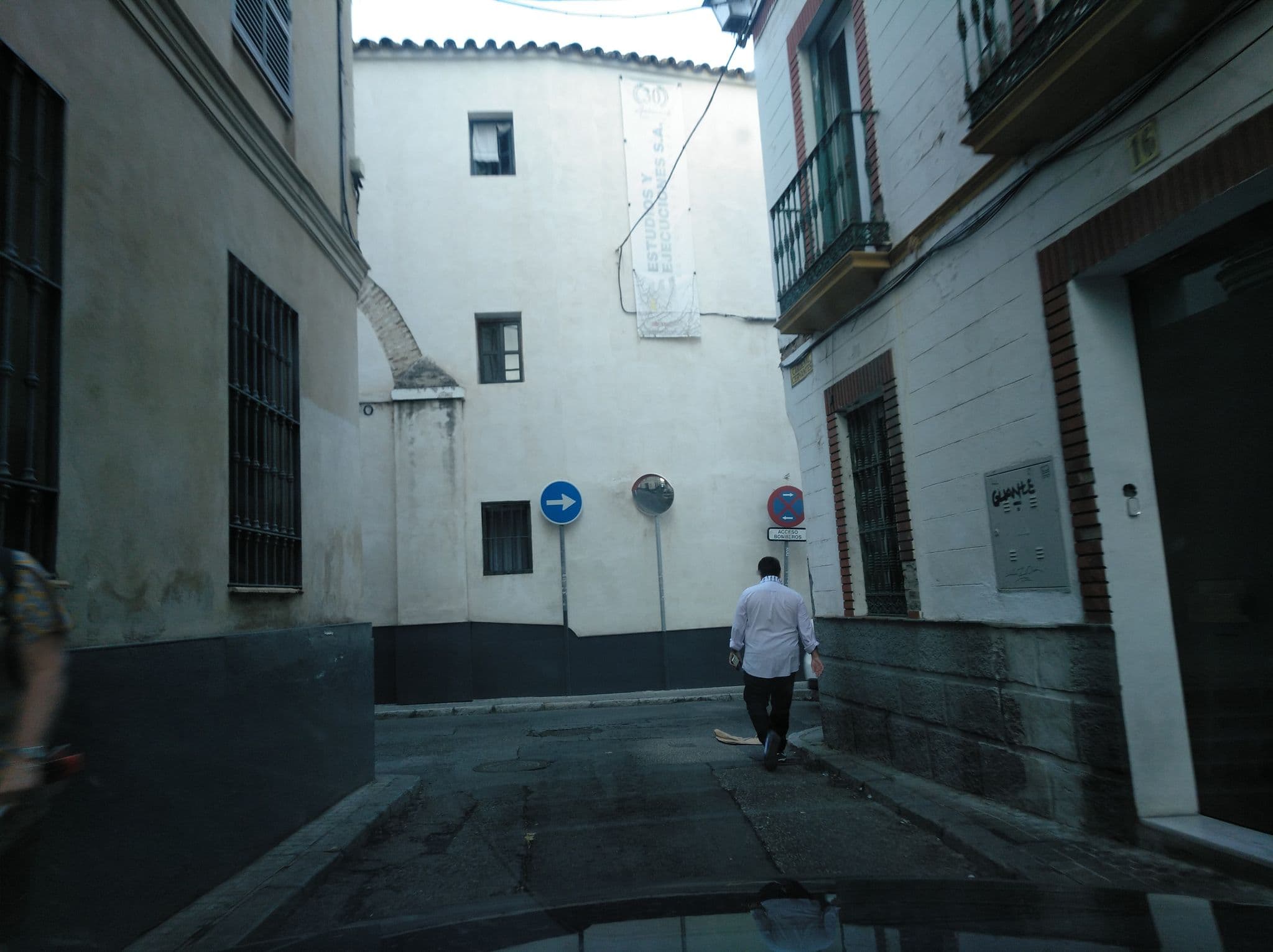 Street view near The Garden Backpacker, Sevilla — © filohipo (CC BY-SA · Mapillary)
