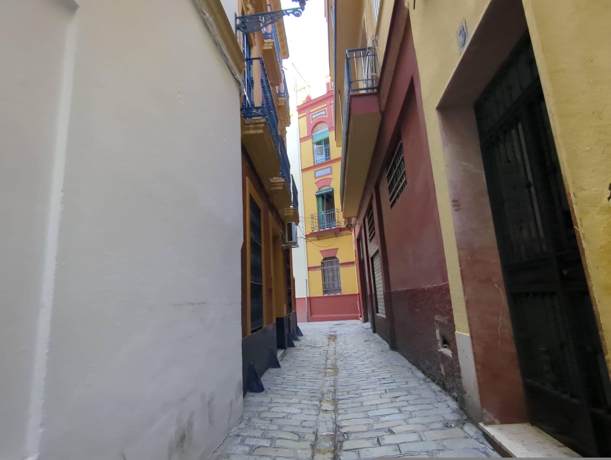 Street view near Casa Del Rey Sabio, Sevilla — © miguel_andrade (CC BY-SA · Mapillary)