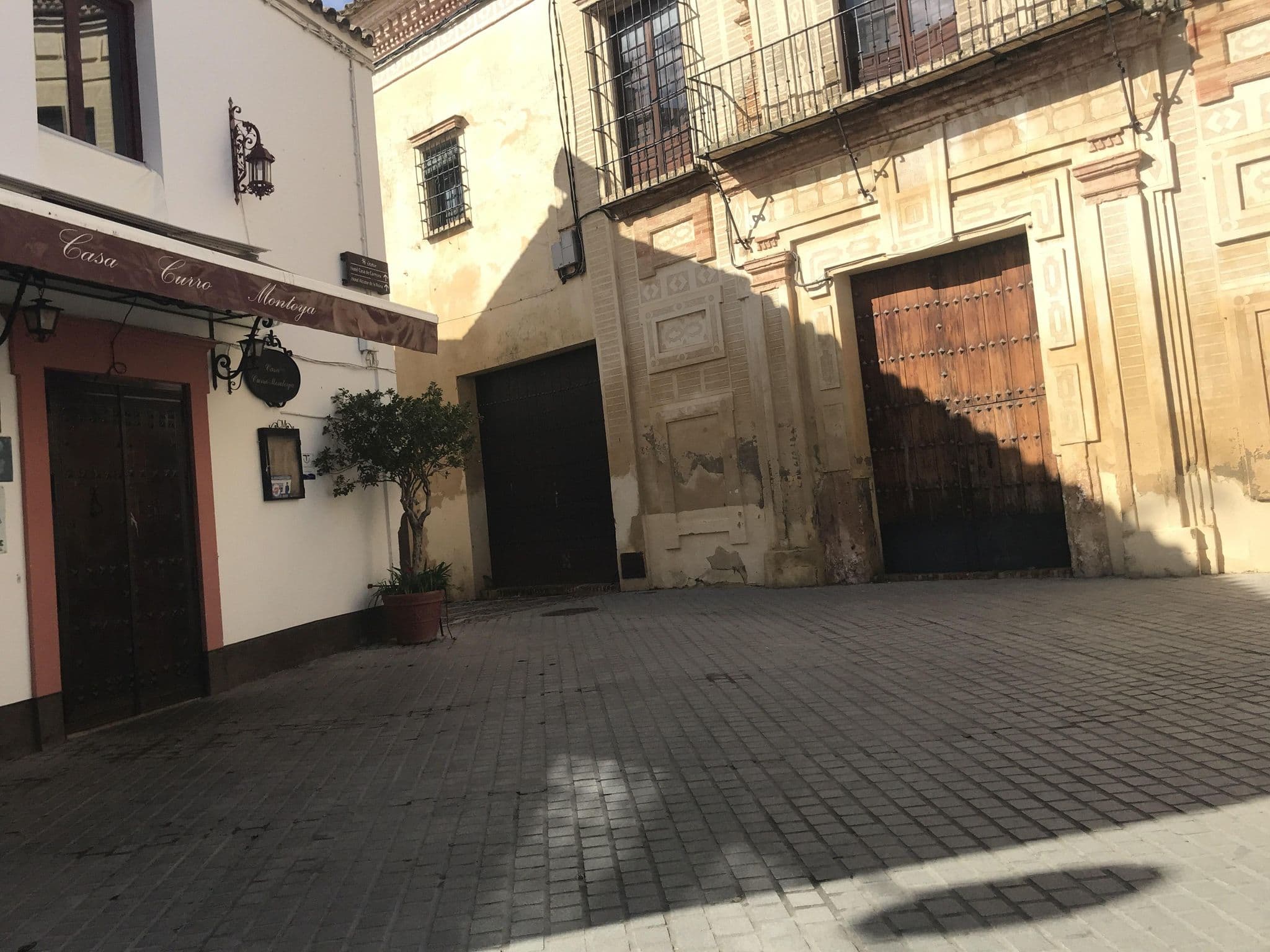 Street view near Casa Curro Montoya, Carmona — © miguel_andrade (CC BY-SA · Mapillary)