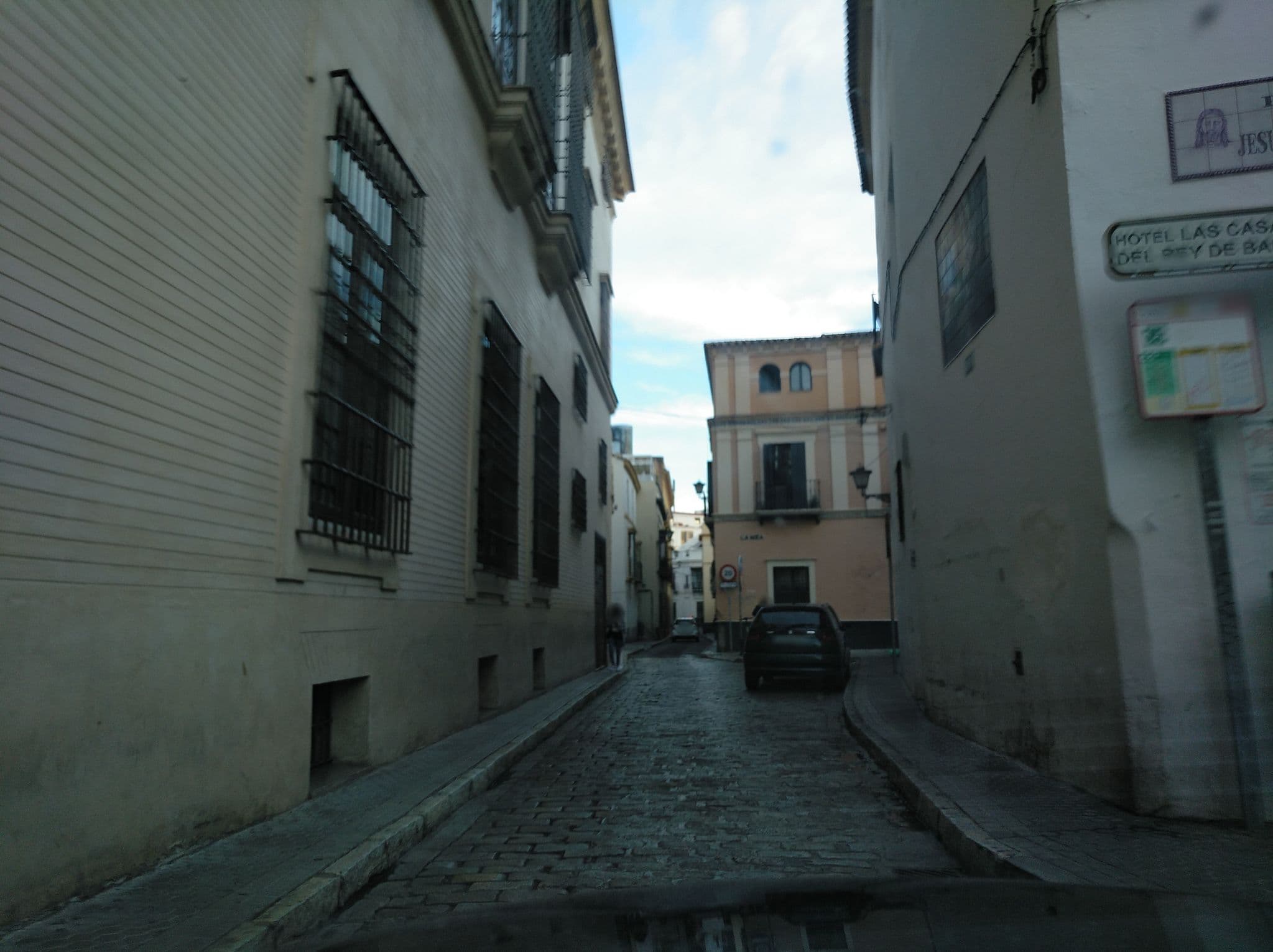 Street view near Hospes Hoteles, Sevilla — © filohipo (CC BY-SA · Mapillary)