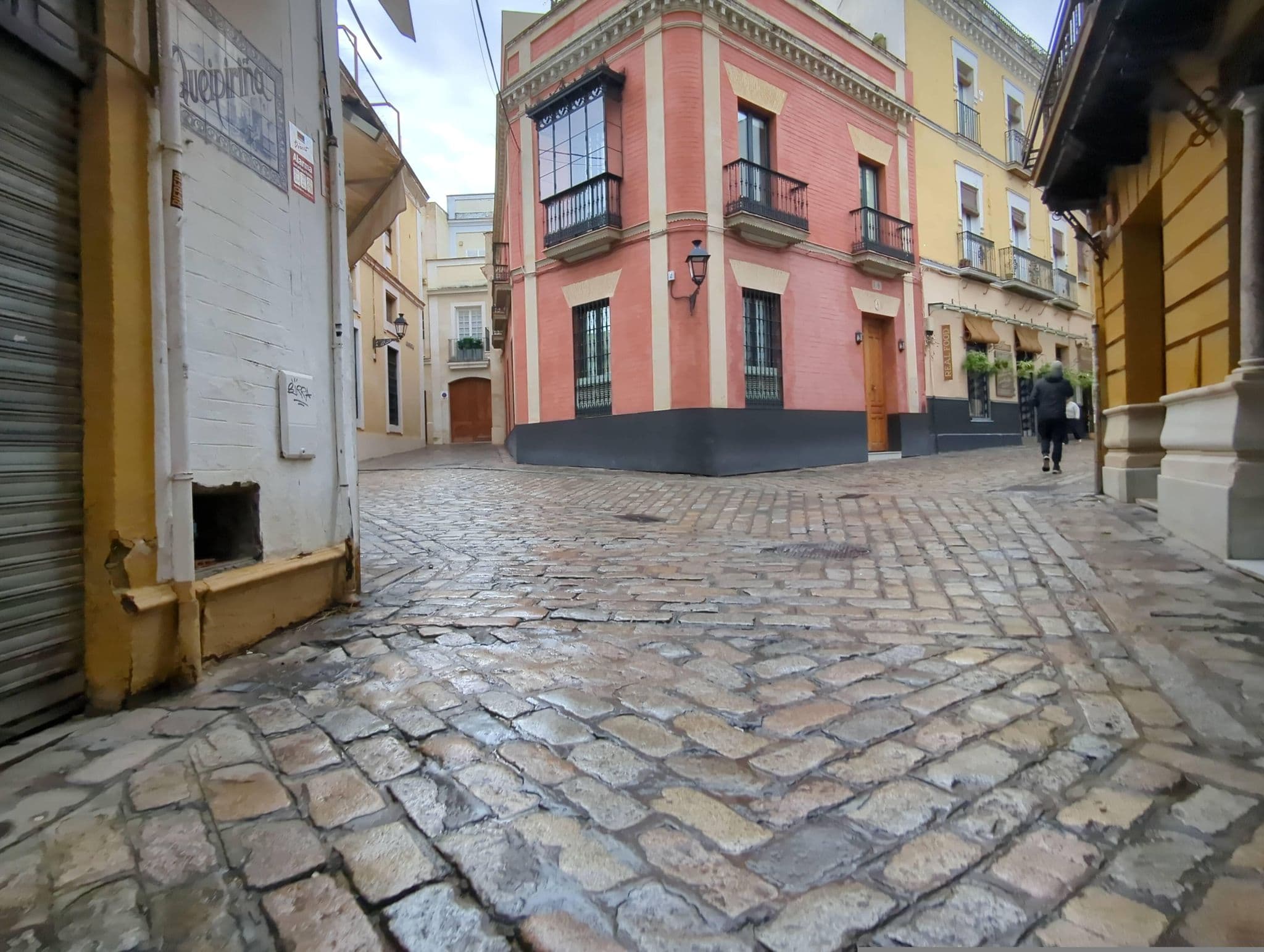 Street view near Hostal Monreal, Sevilla — © miguel_andrade (CC BY-SA · Mapillary)