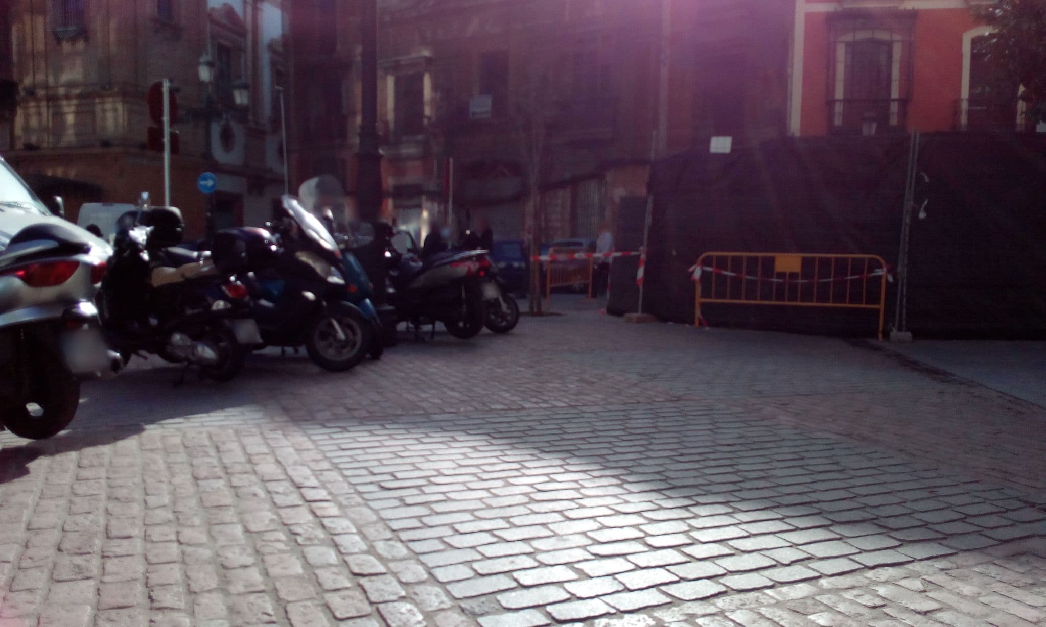 Street view near Apartamentos Avenida, Sevilla — © micmin1972 (CC BY-SA · Mapillary)