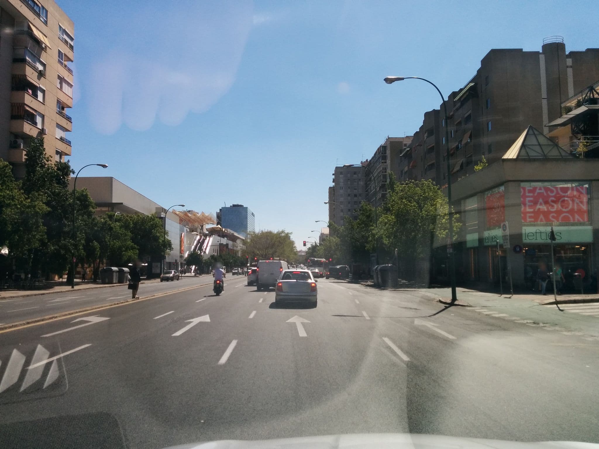 Street view near Sol Meliá, Sevilla — © jjchico (CC BY-SA · Mapillary)