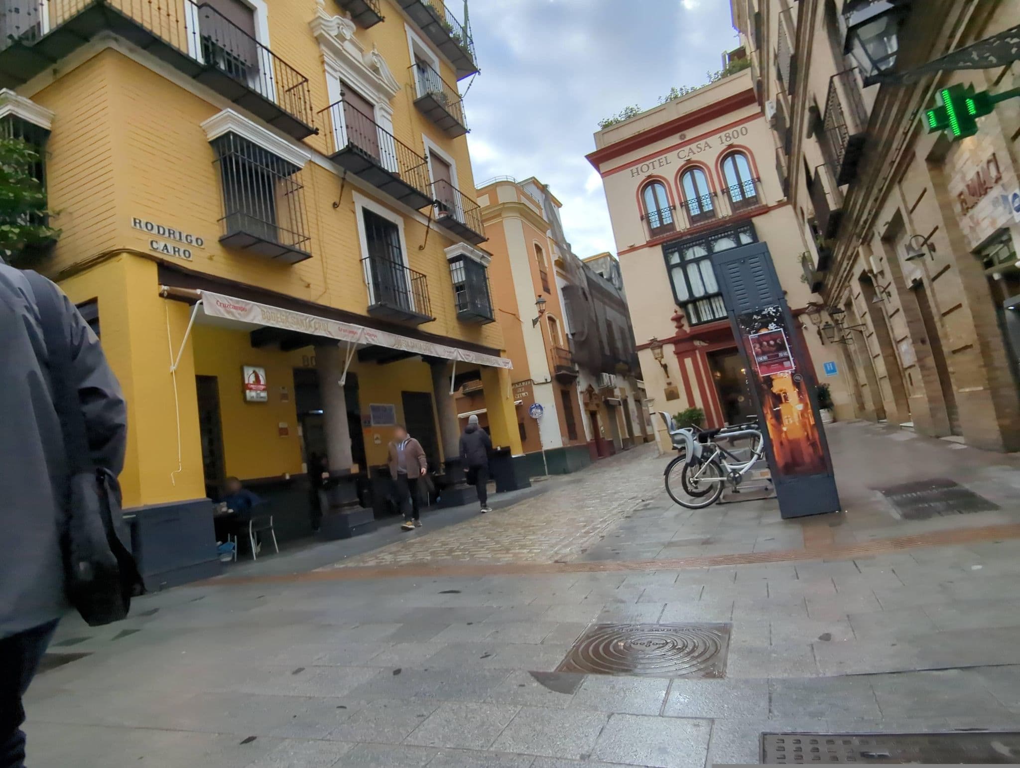 Street view near Isa Seville Suites, Sevilla — © miguel_andrade (CC BY-SA · Mapillary)
