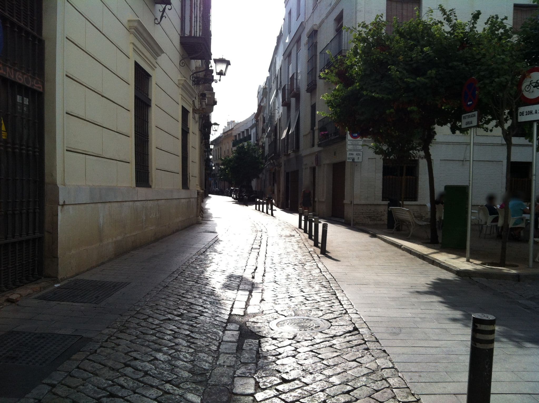 Street view near Piscina Oasis Backpackers Palace, Sevilla — © miguel_andrade (CC BY-SA · Mapillary)
