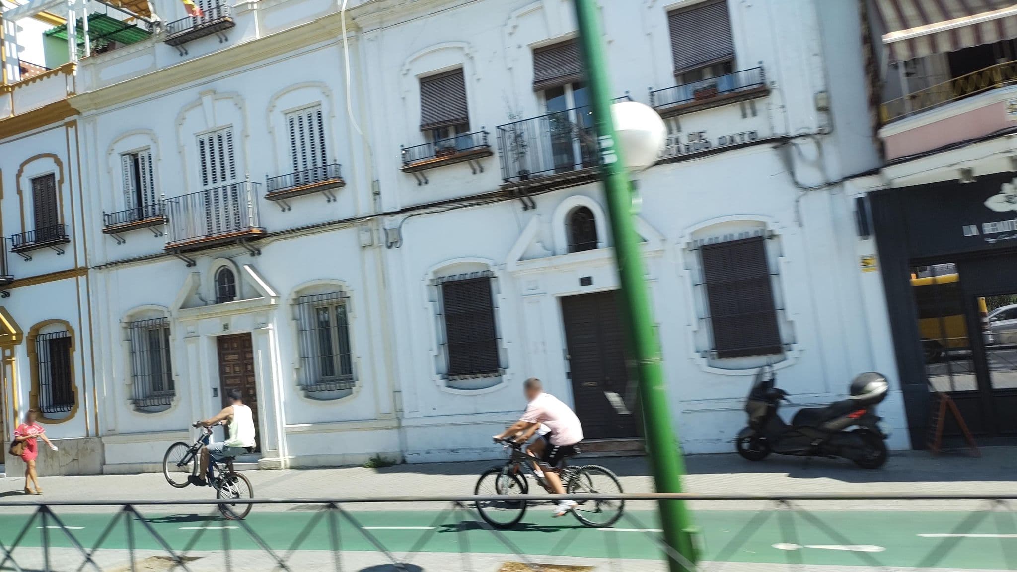Street view near Casa Céntrica Nervión, Sevilla — © rsandu (CC BY-SA · Mapillary)