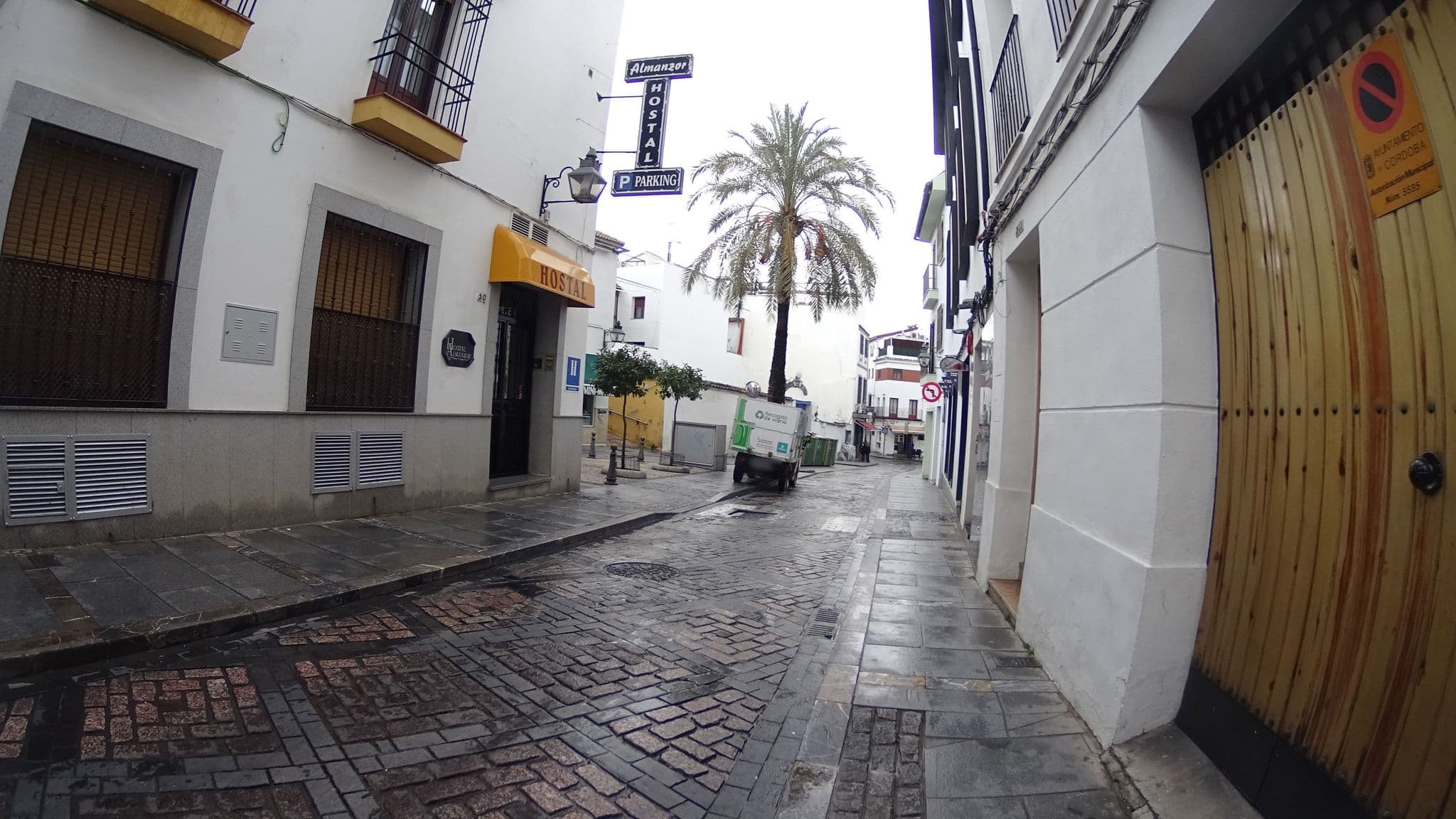 Street view near Apartamentos Córdoba Atrium, Córdoba — © robertogeb (CC BY-SA · Mapillary)