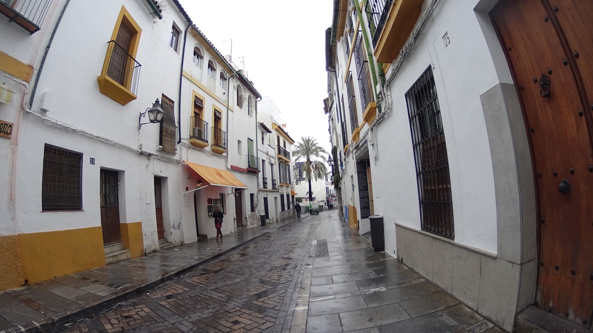 Street view near Hostal Esencia De Azahar, Córdoba — © robertogeb (CC BY-SA · Mapillary)