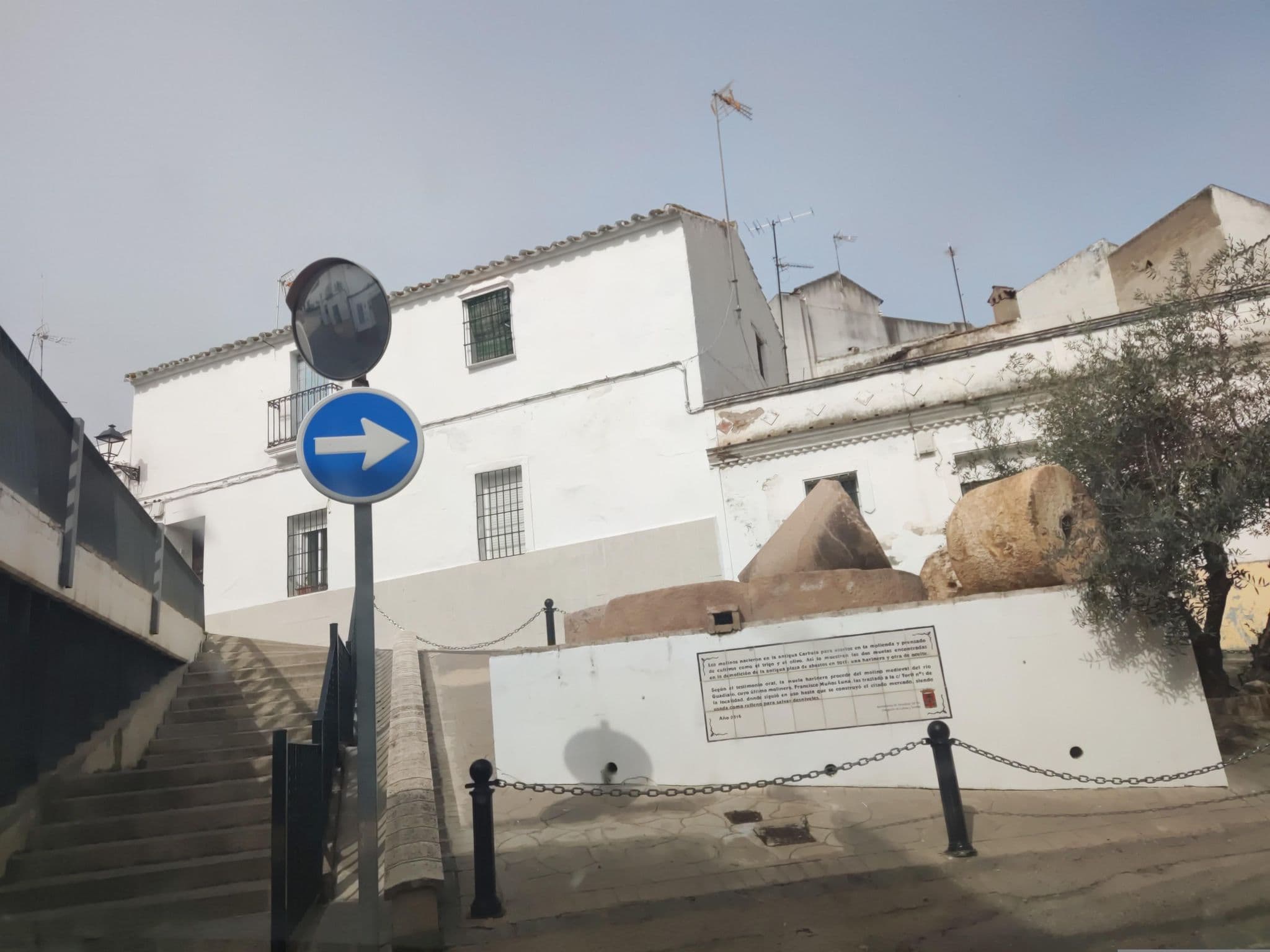 Street view near Al-mudawar, Almodóvar del Río — © sanchi (CC BY-SA · Mapillary)
