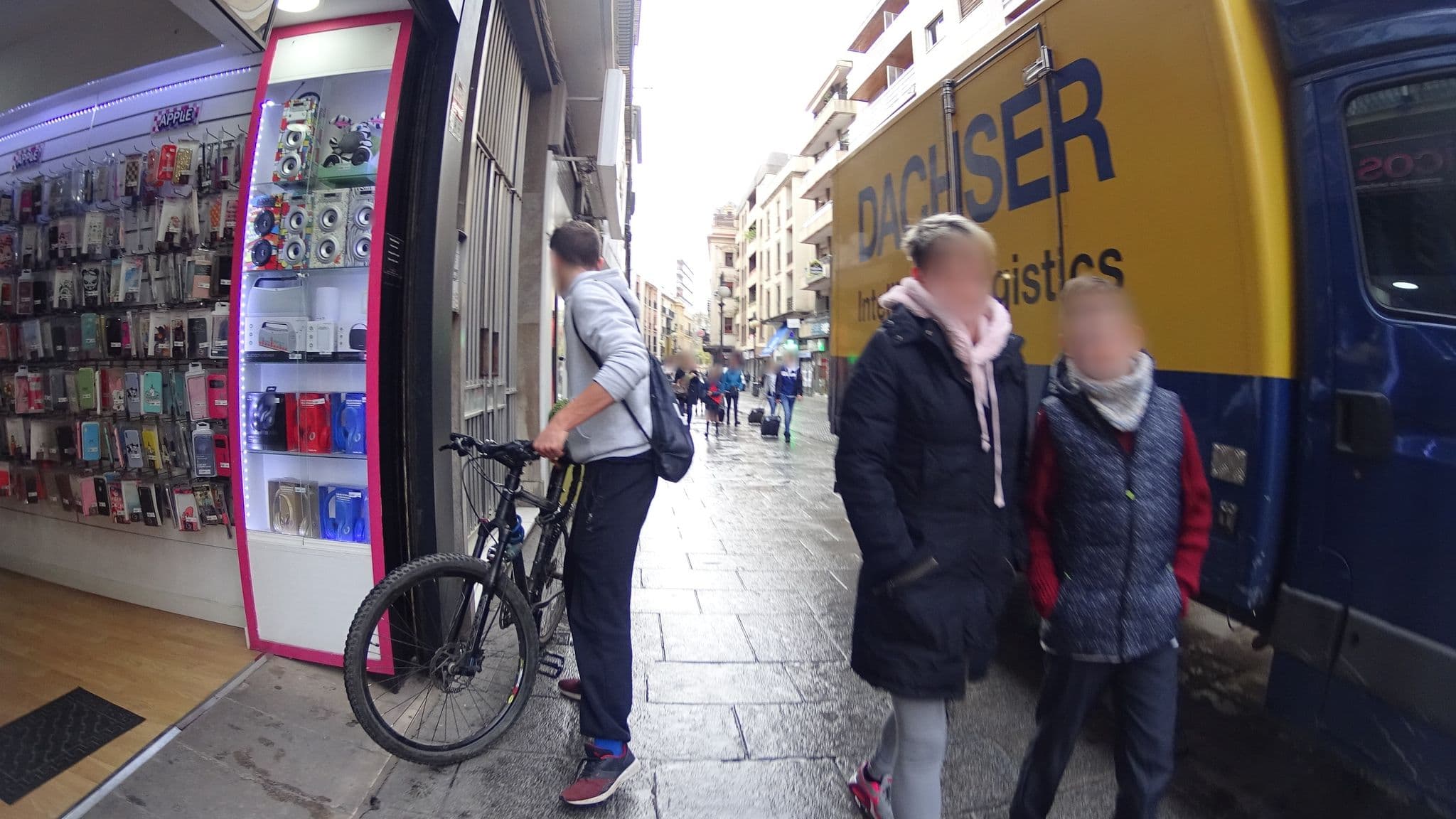 Street view near Apartamento Boulevard Gran Capitan by JITKey, Córdoba — © robertogeb (CC BY-SA · Mapillary)