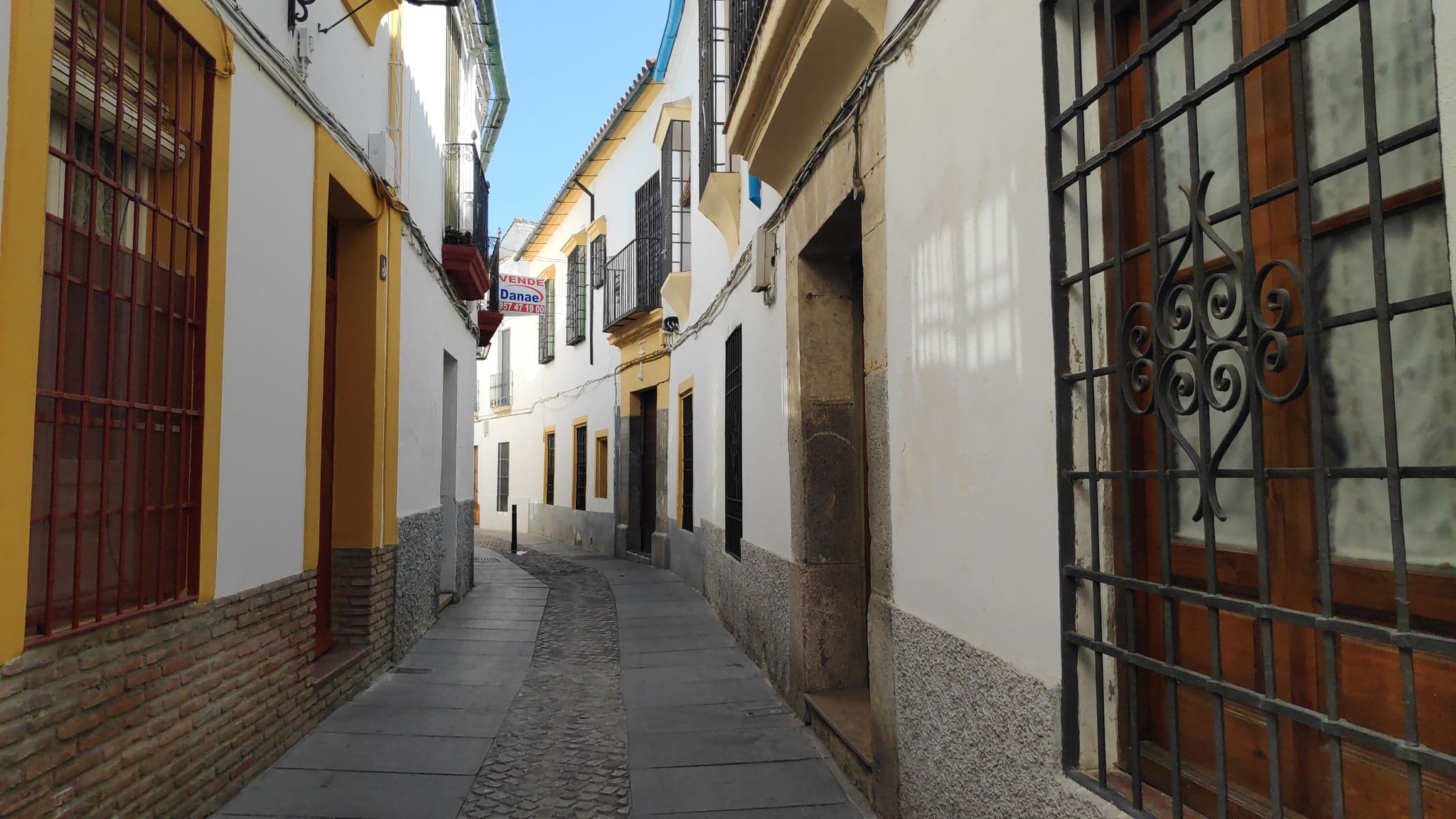 Street view near Hostal Los Lineros, Córdoba — © marcuscalabresus (CC BY-SA · Mapillary)