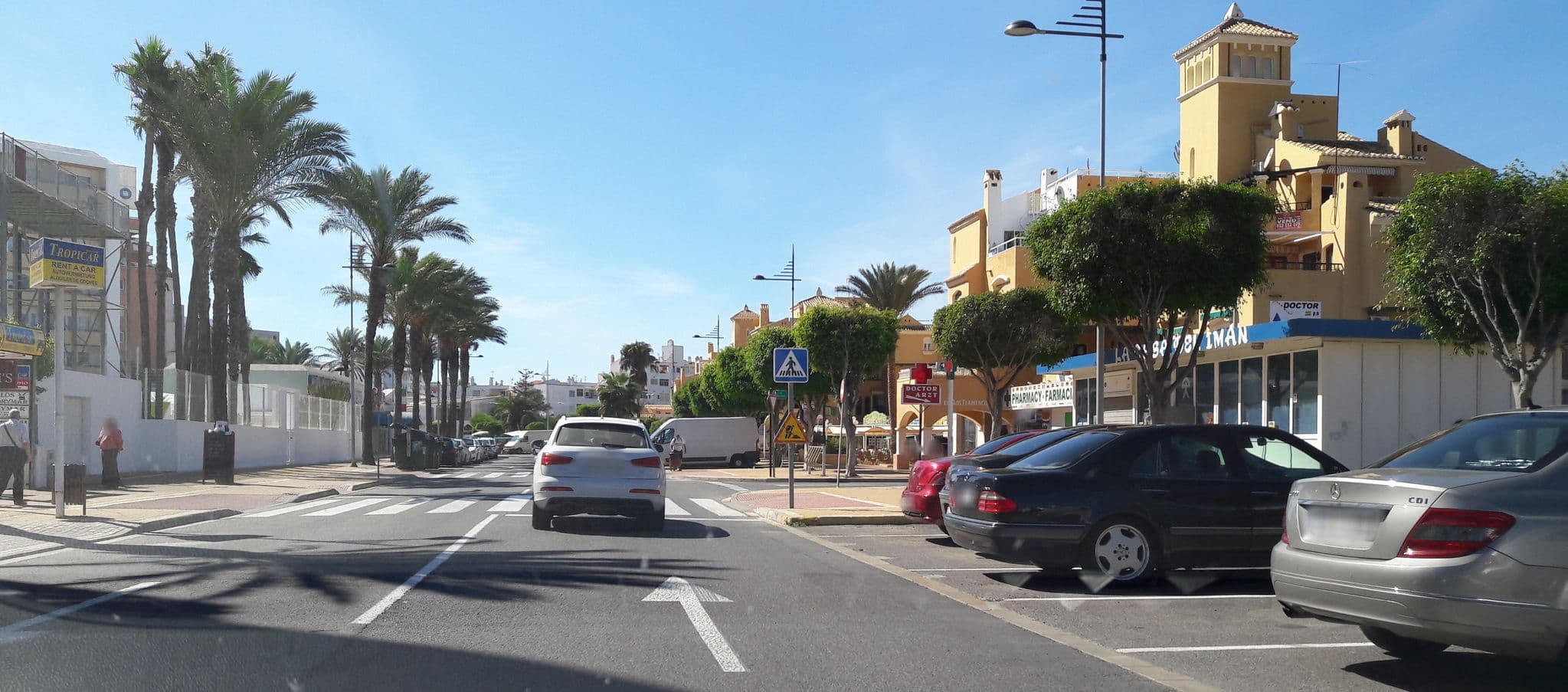 Street view near Playalinda Hotel 4*, Roquetas de Mar — © teddy73 (CC BY-SA · Mapillary)