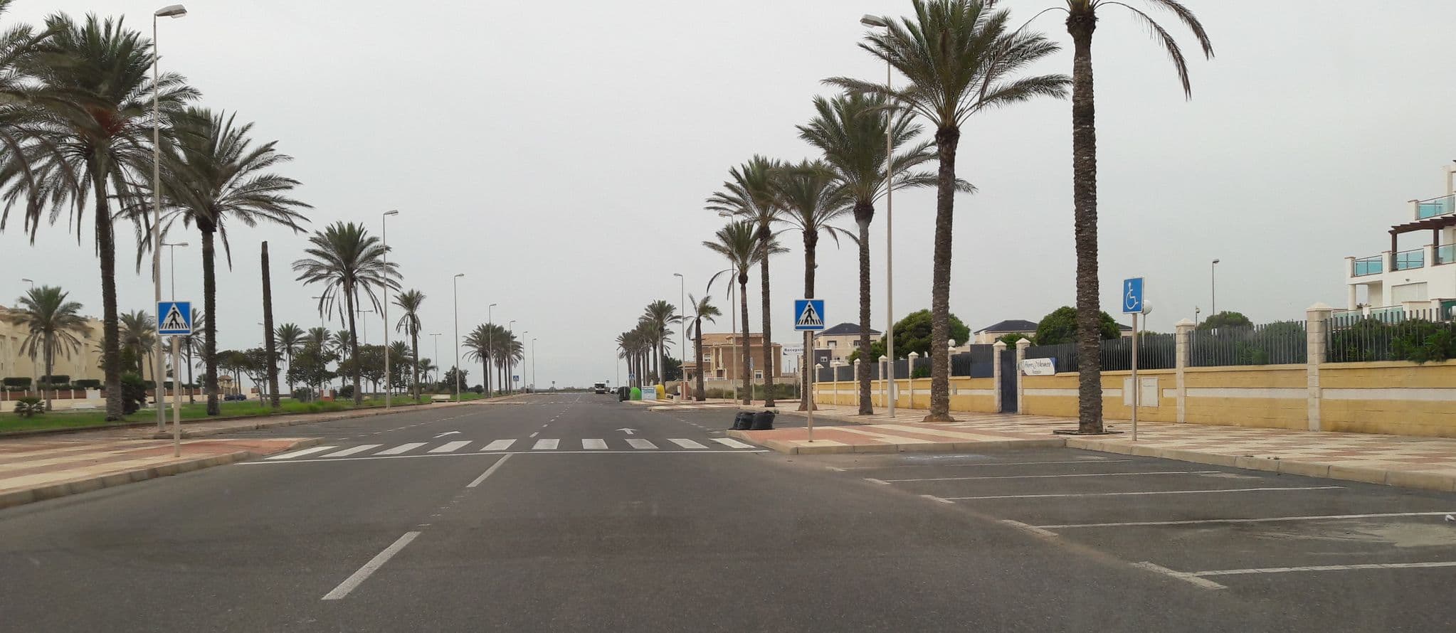 Street view near Aptos. Pierre & Vacances Roquetas de Mar, Roquetas de Mar — © teddy73 (CC BY-SA · Mapillary)