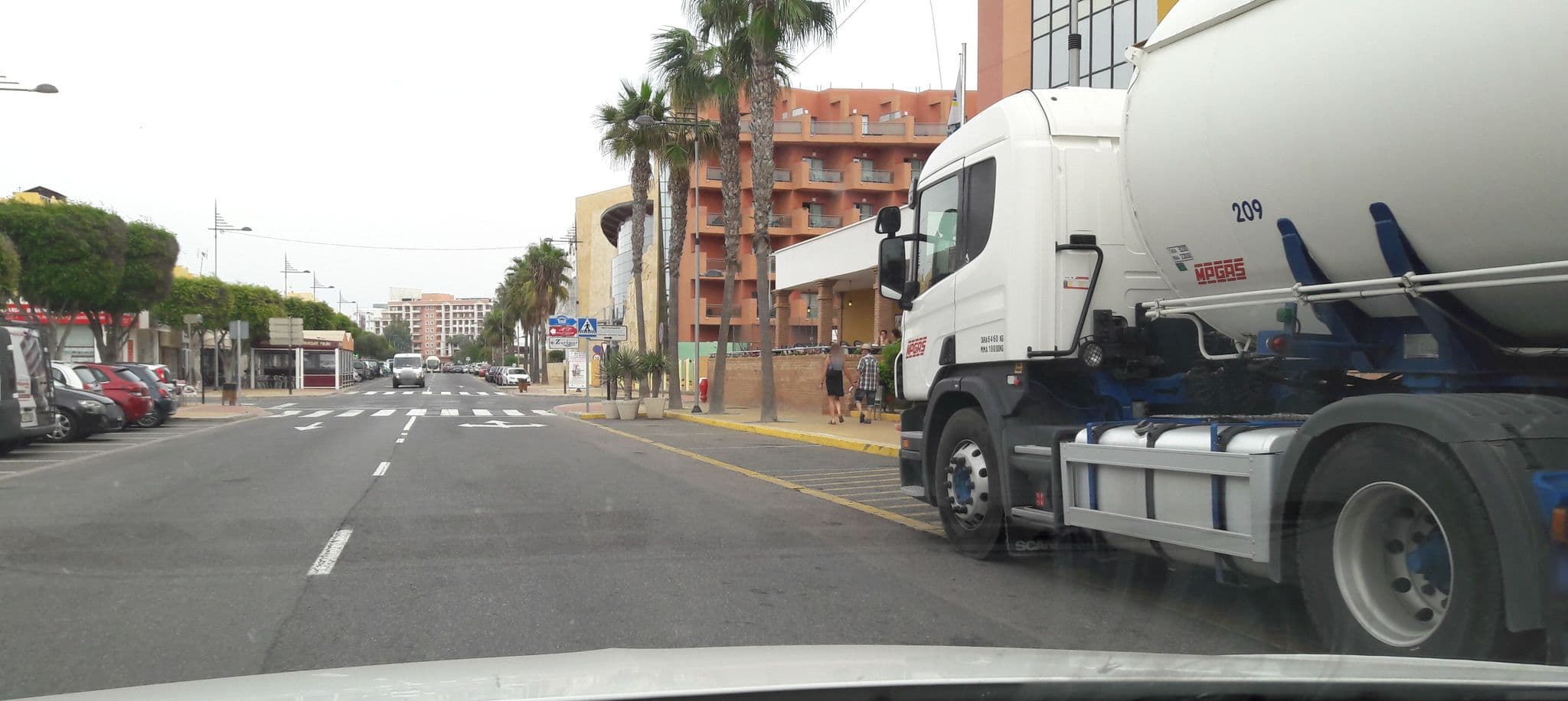 Street view near Playaluna Hotel 4*, Roquetas de Mar — © teddy73 (CC BY-SA · Mapillary)