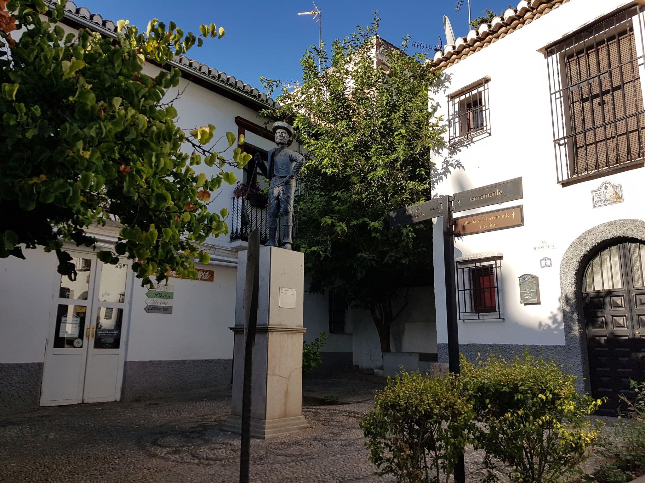 Street view near Alojamientos Alhambra, Granada — © fgouget (CC BY-SA · Mapillary)
