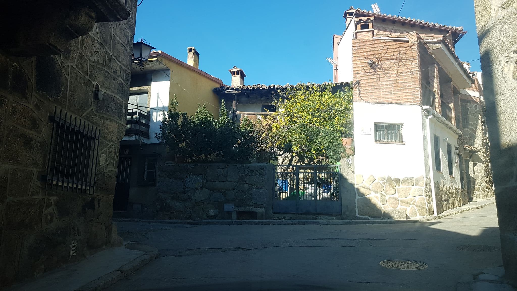 Street view near Casa Rural la Araña, Piedralaves — © buldoser (CC BY-SA · Mapillary)