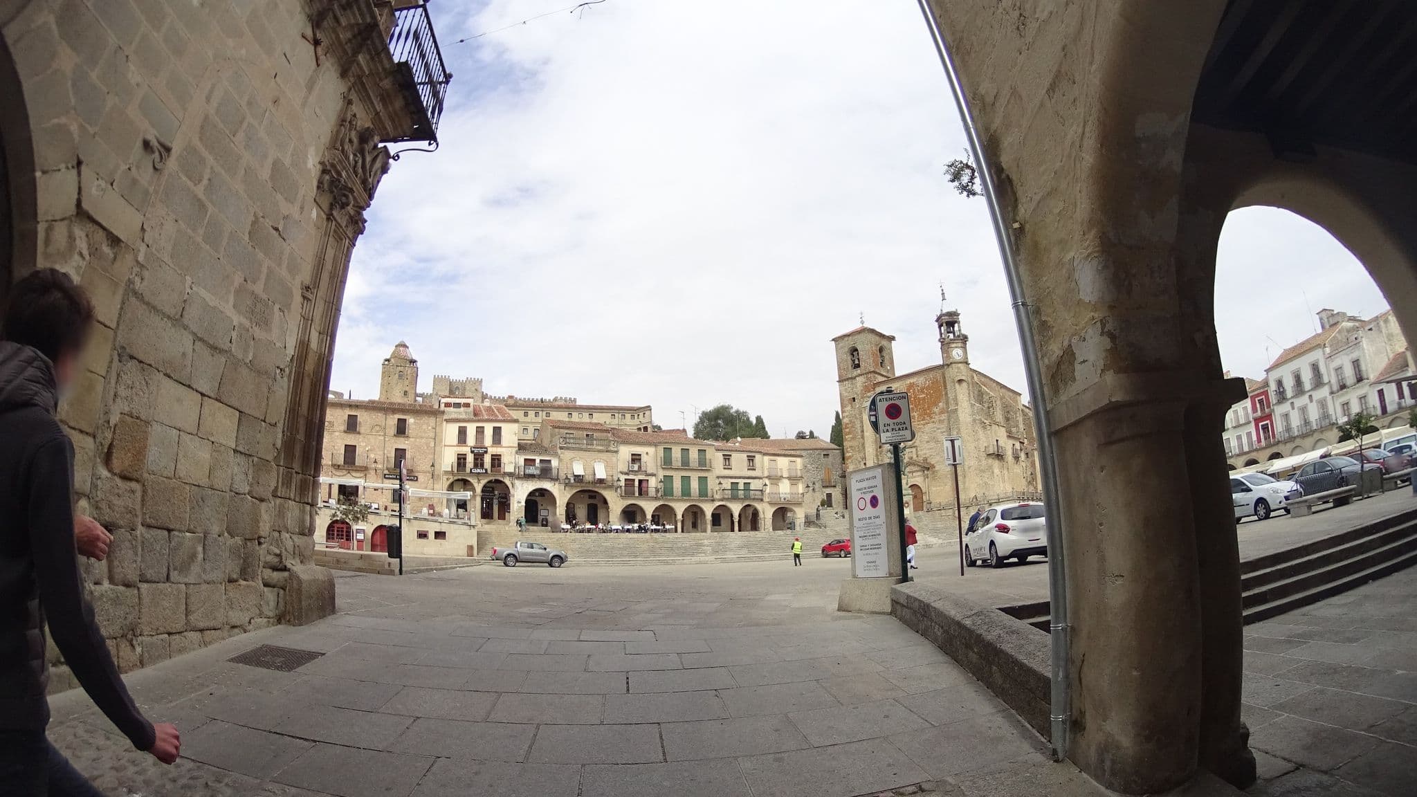Street view near Hostal Nuria, Trujillo — © robertogeb (CC BY-SA · Mapillary)