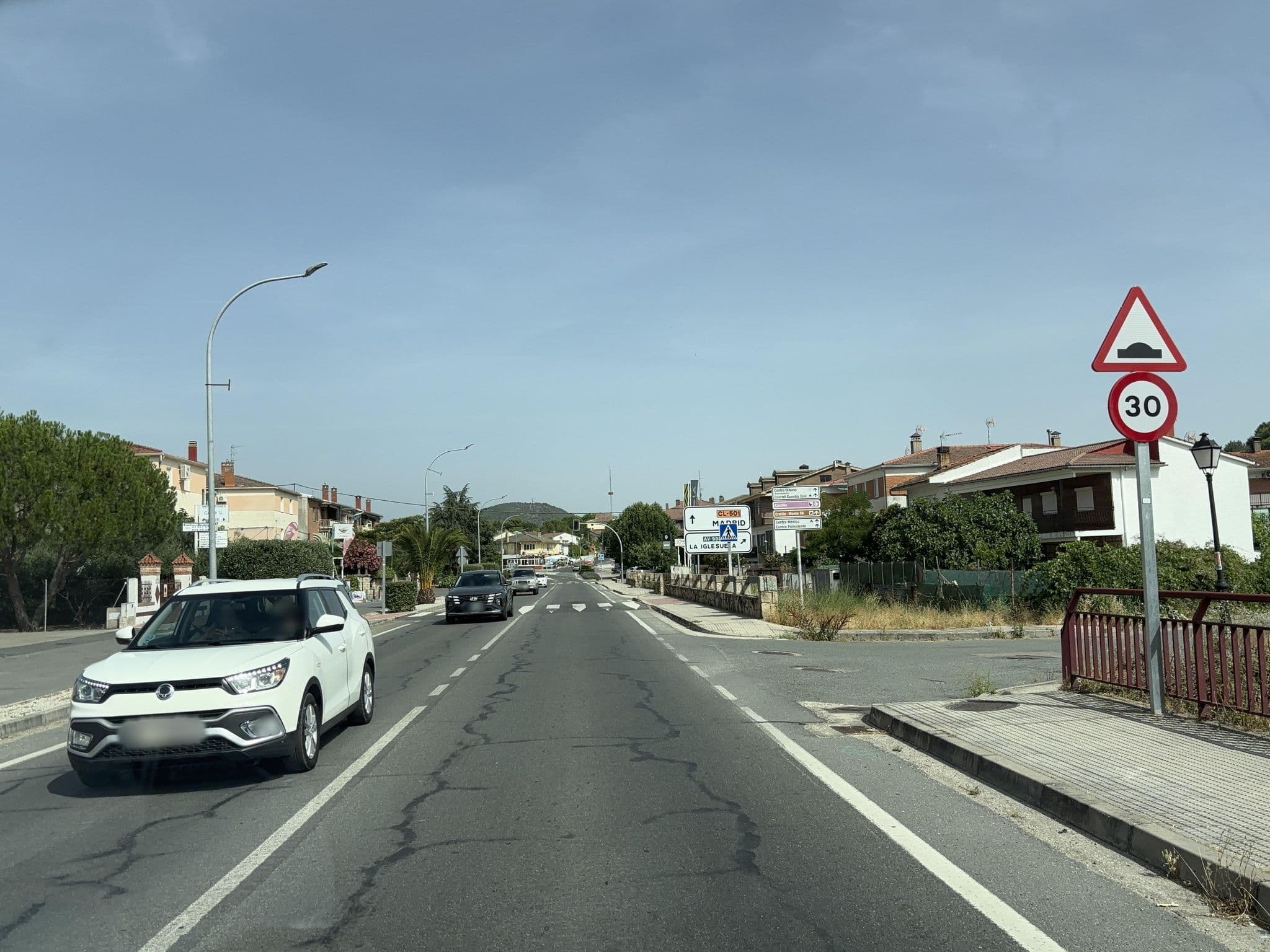 Street view near Paraíso del Tiétar, La Adrada — © seraq (CC BY-SA · Mapillary)
